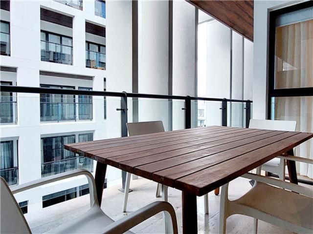 Deluxe One-Bedroom Apartment