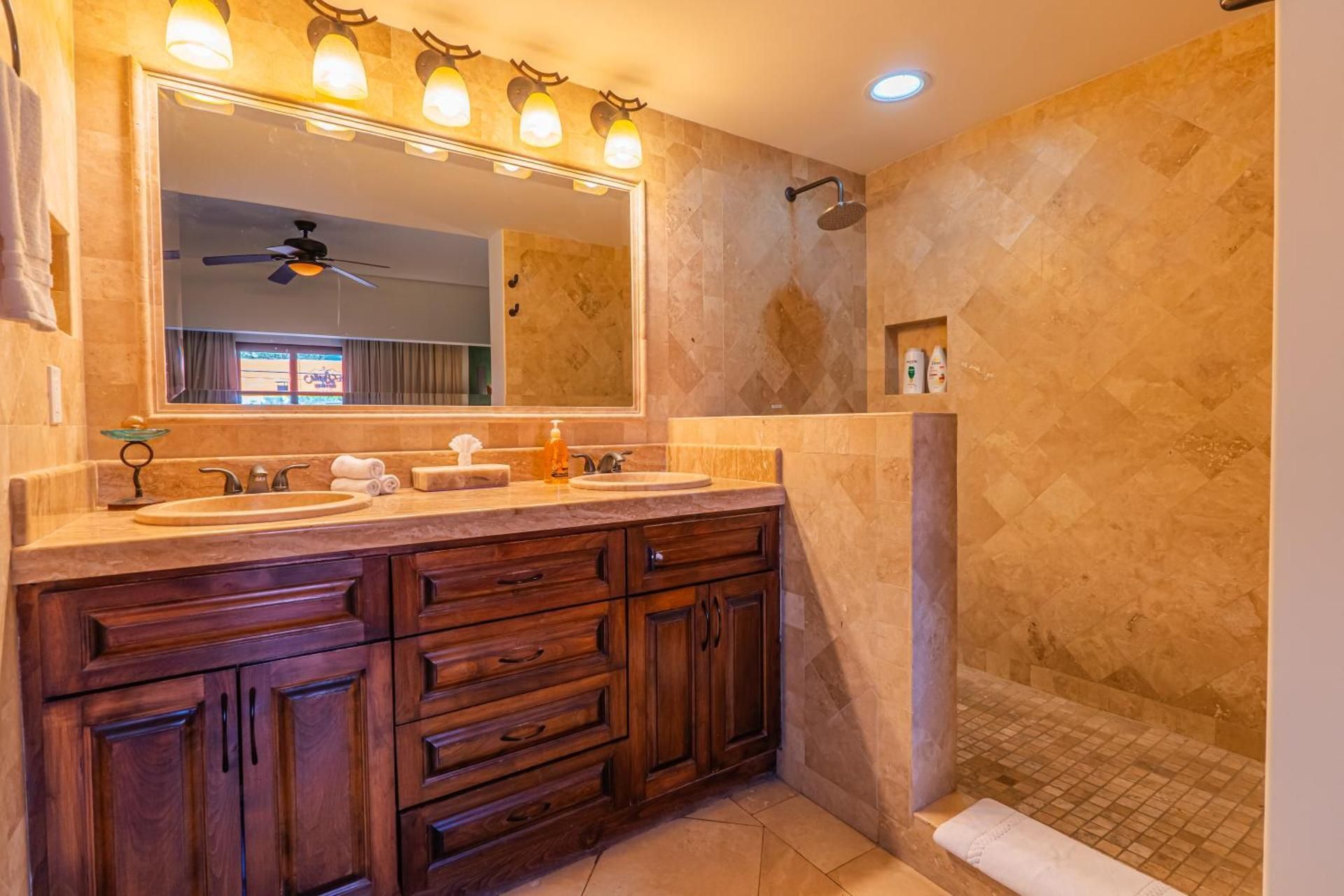 Three-Bedroom Premium Apartment with Resort View