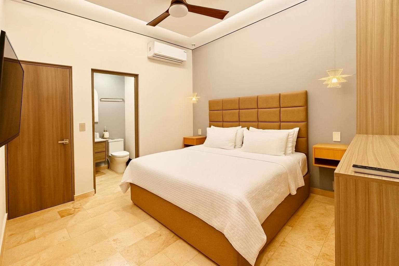 Deluxe King Suite