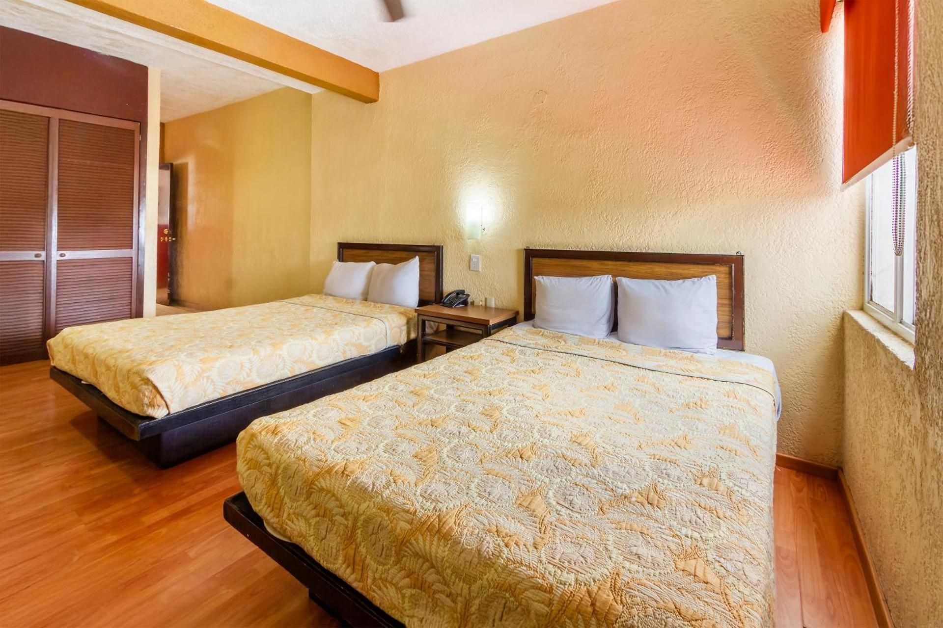 OYO Hotel Del Parque Standard Double Room with Two Double Beds