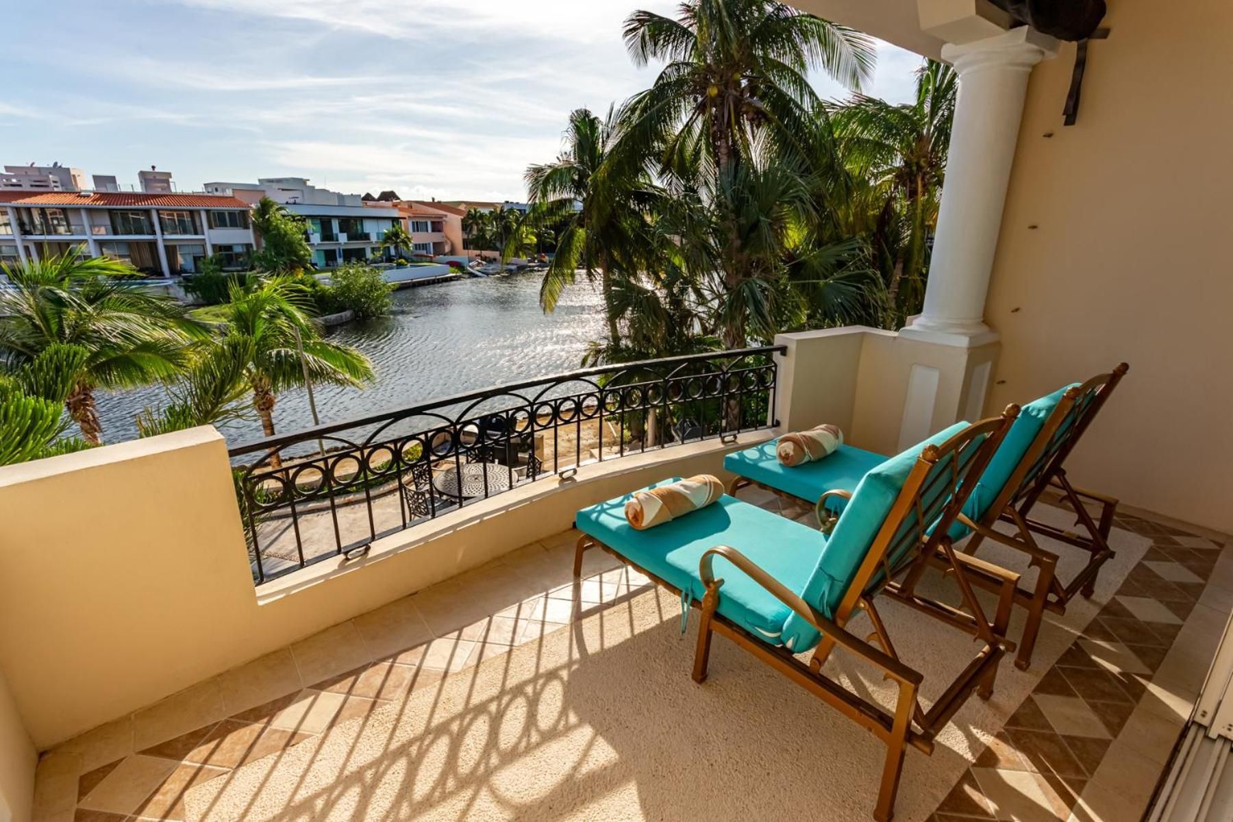 Apartment with Lake View