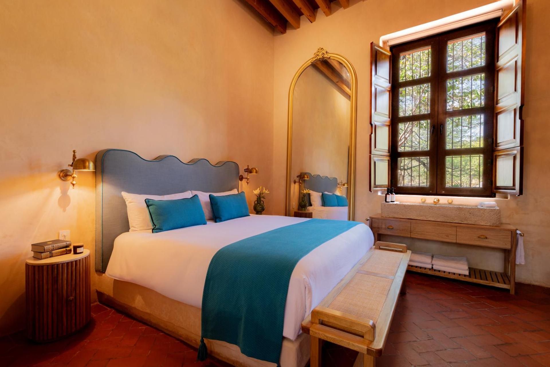 Deluxe King Suite