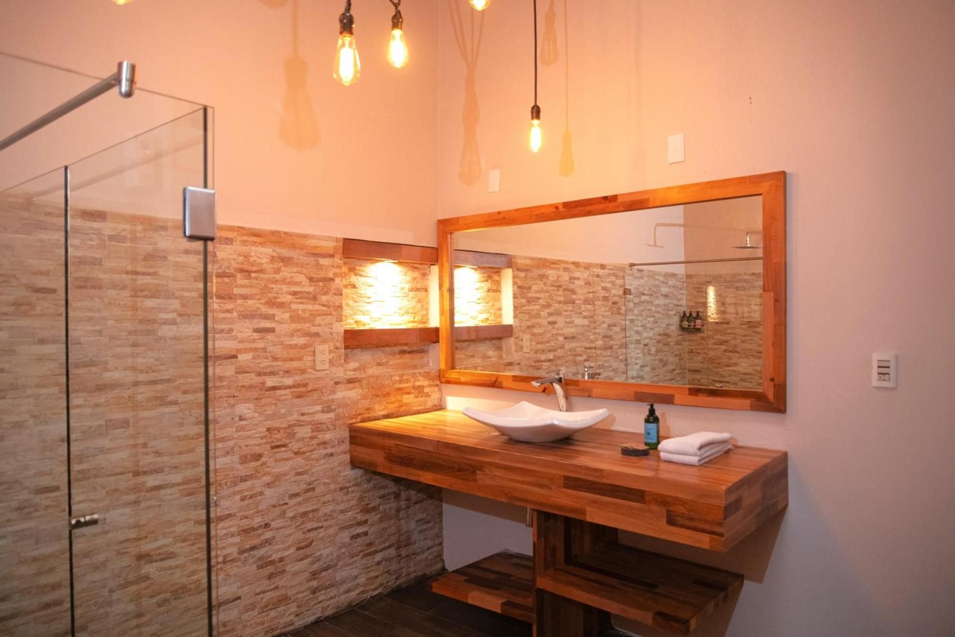 Sereno Hotel King Room 3