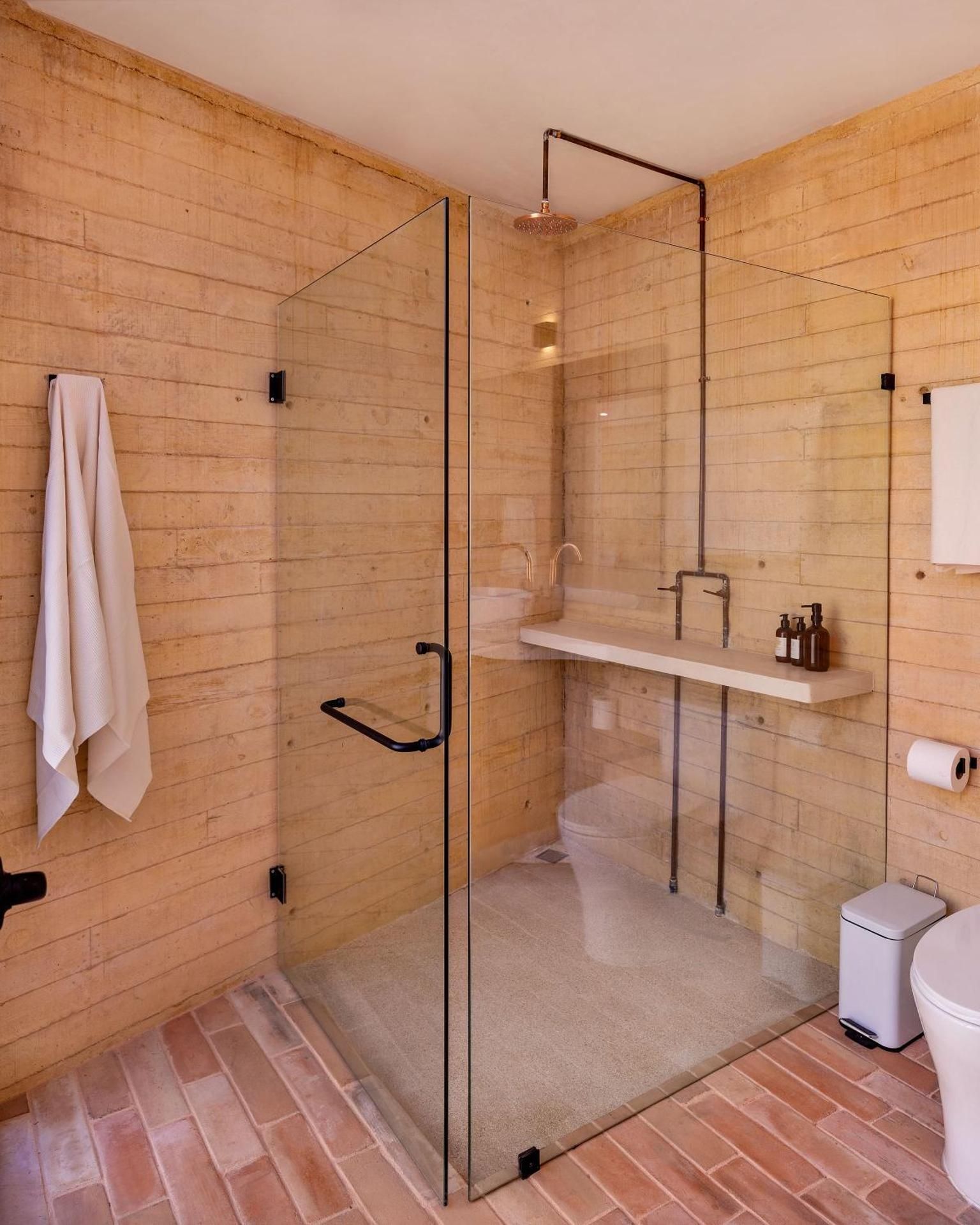 Deluxe Suite with Spa Bath