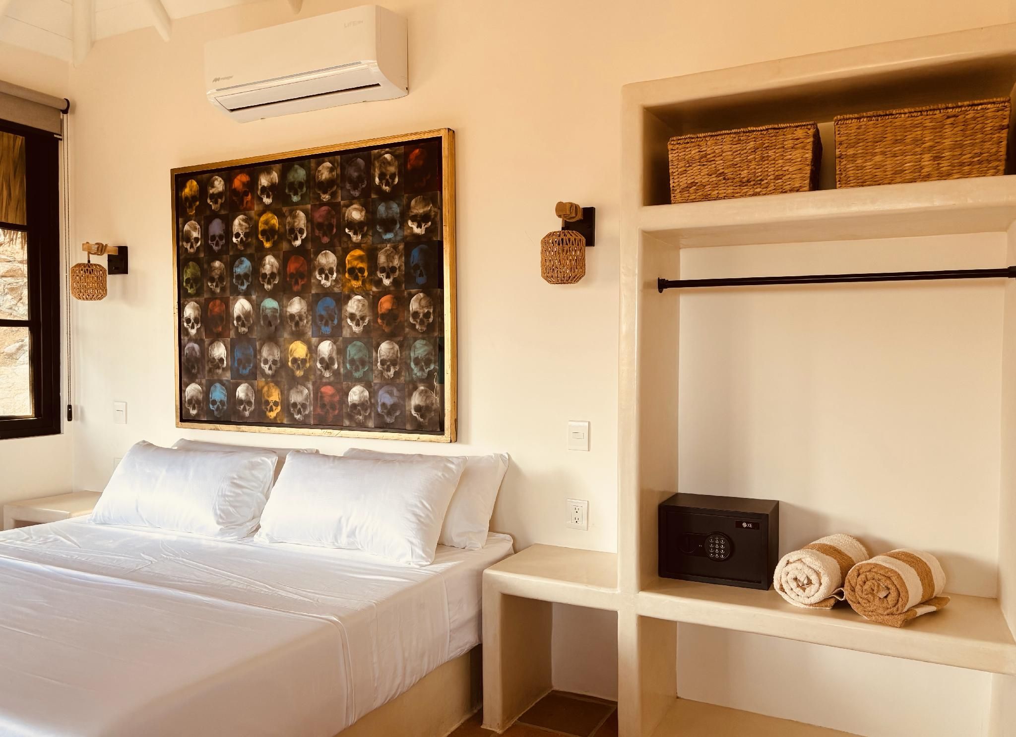 Deluxe - 1 King Bed