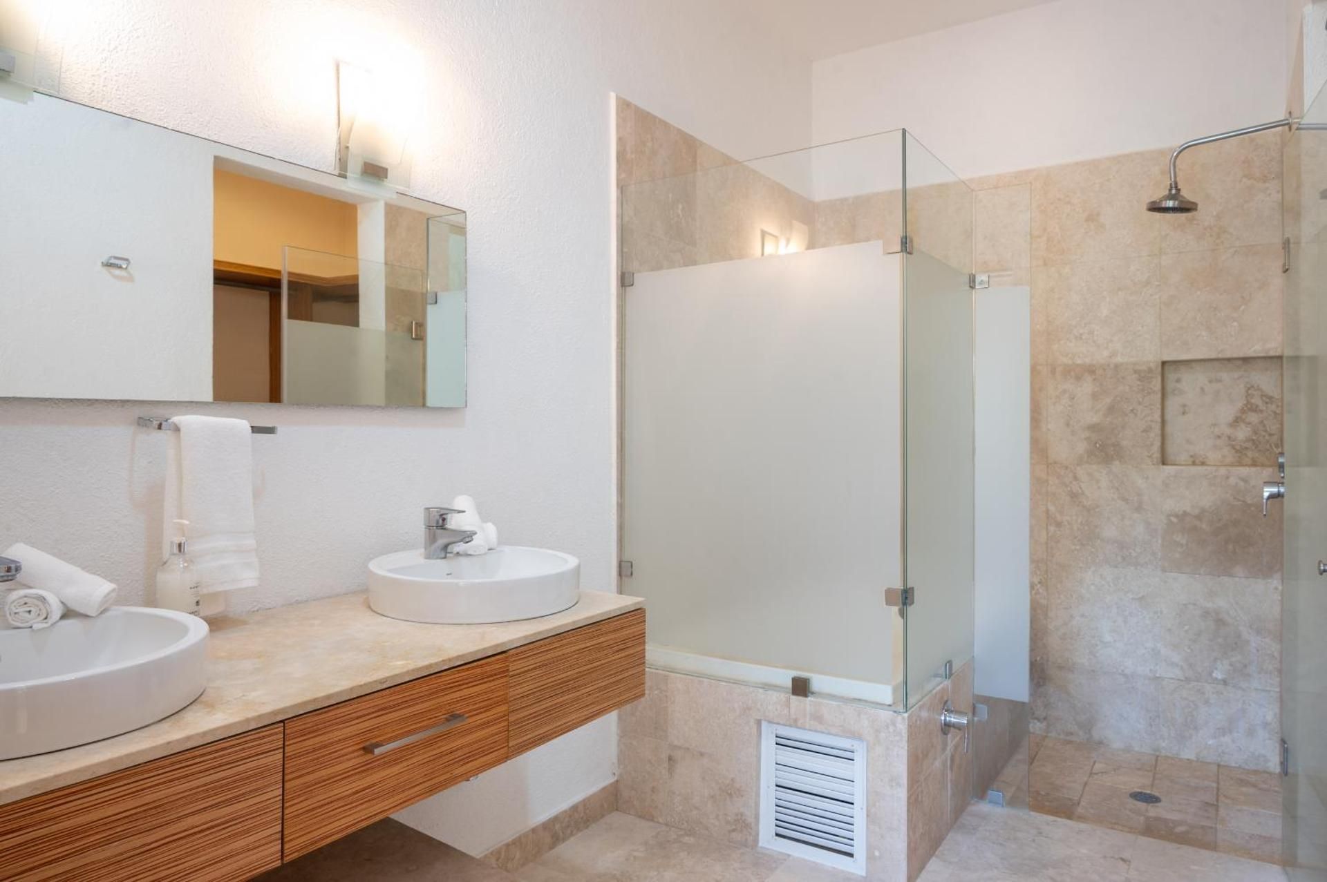 Two-Bedroom Deluxe Apartment with Ocean View