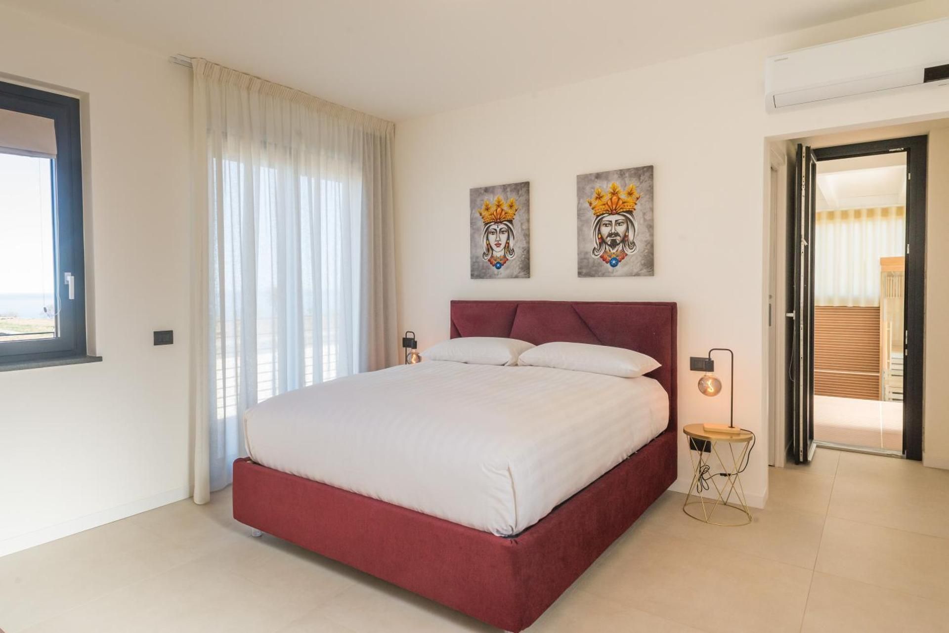 Deluxe Suite with Spa Bath