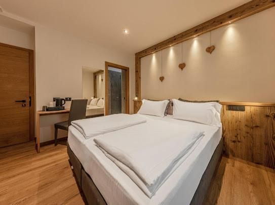 Large Double or Twin Room