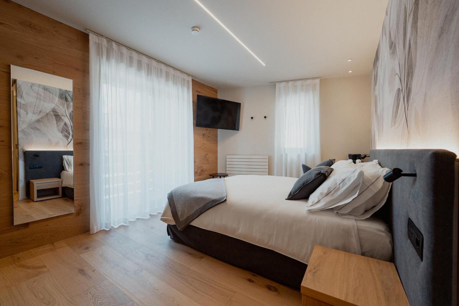 Deluxe Double Room with Shower