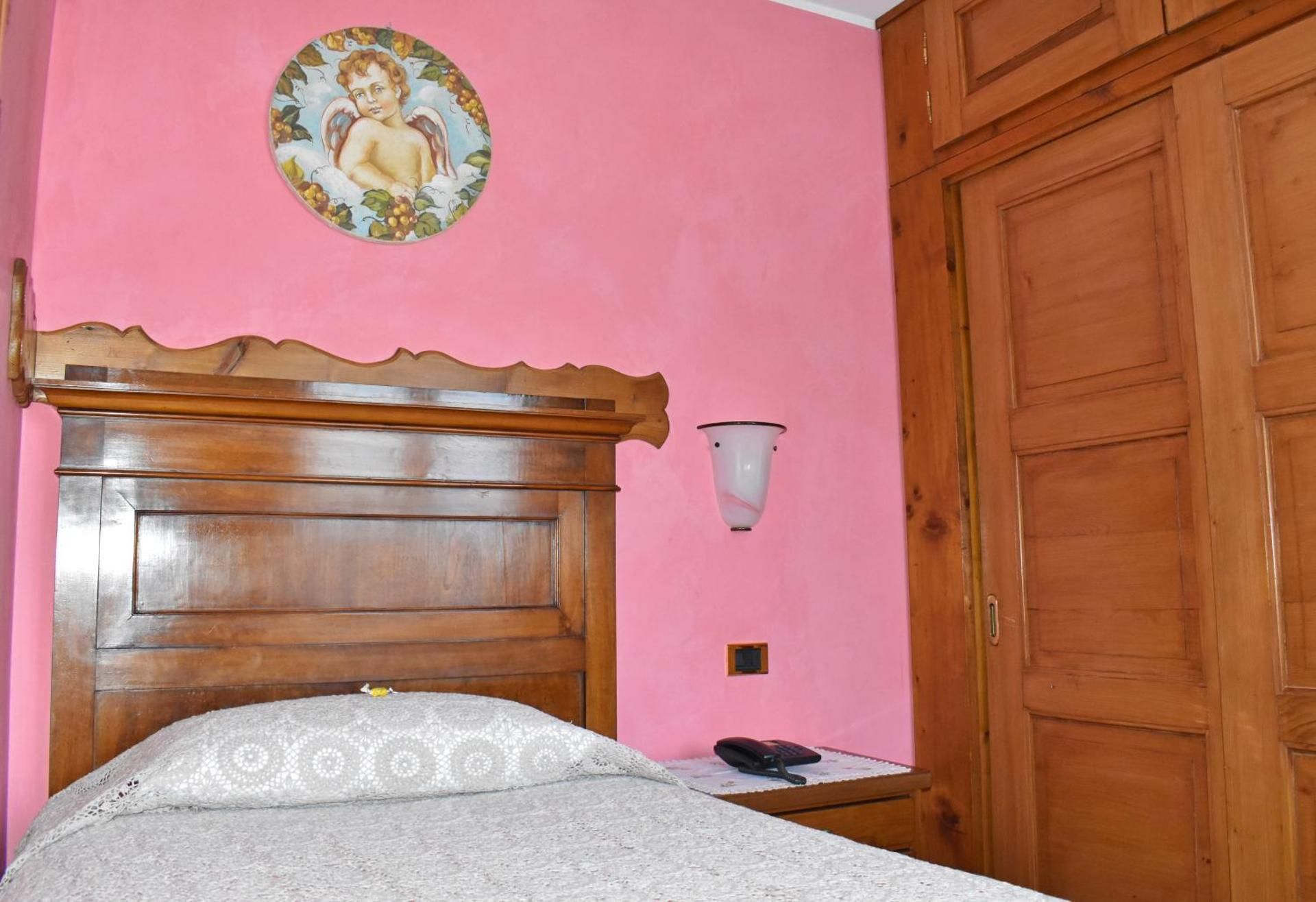 Classic Single Room with Shower