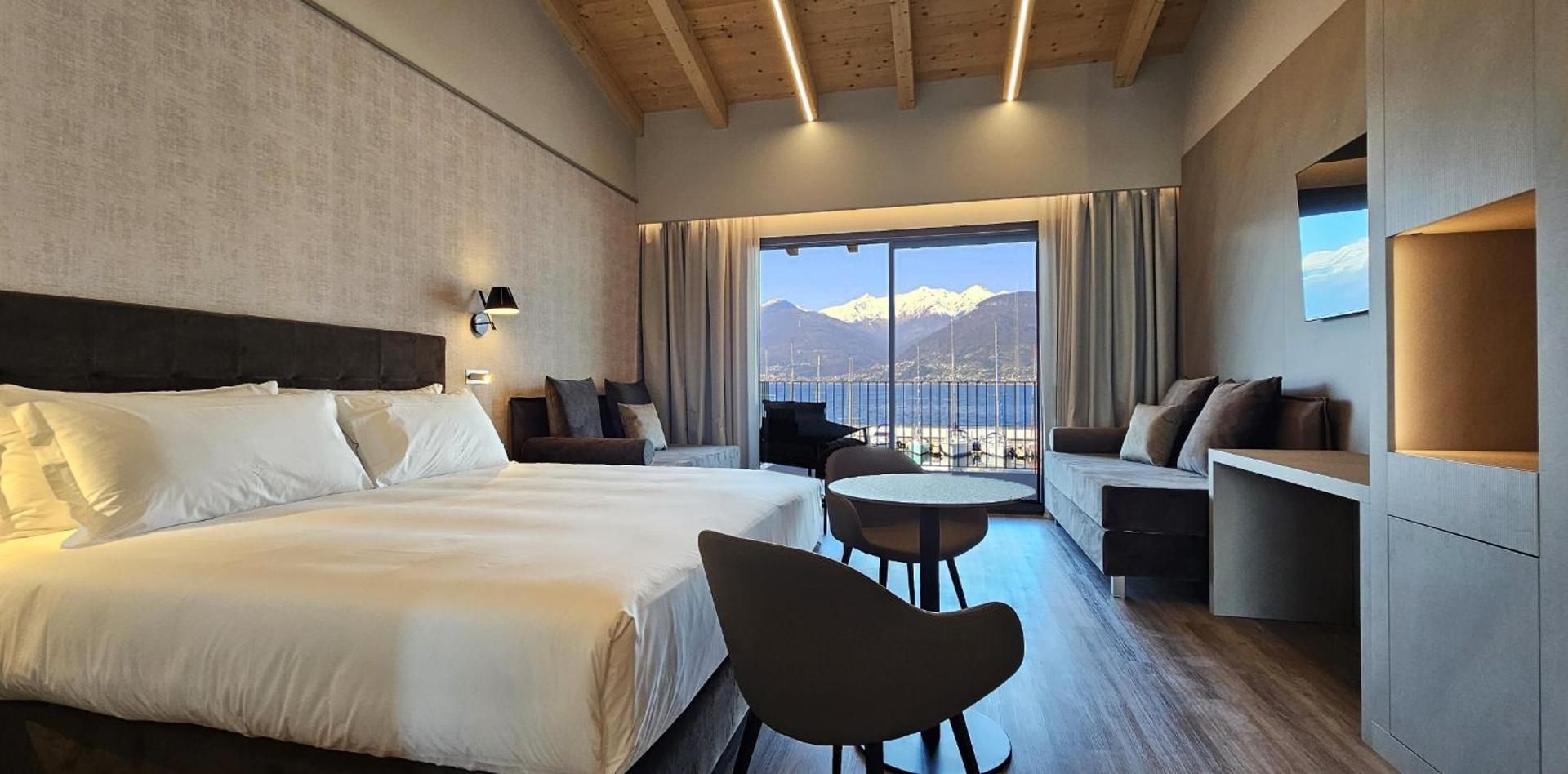 Junior Suite with Lake View