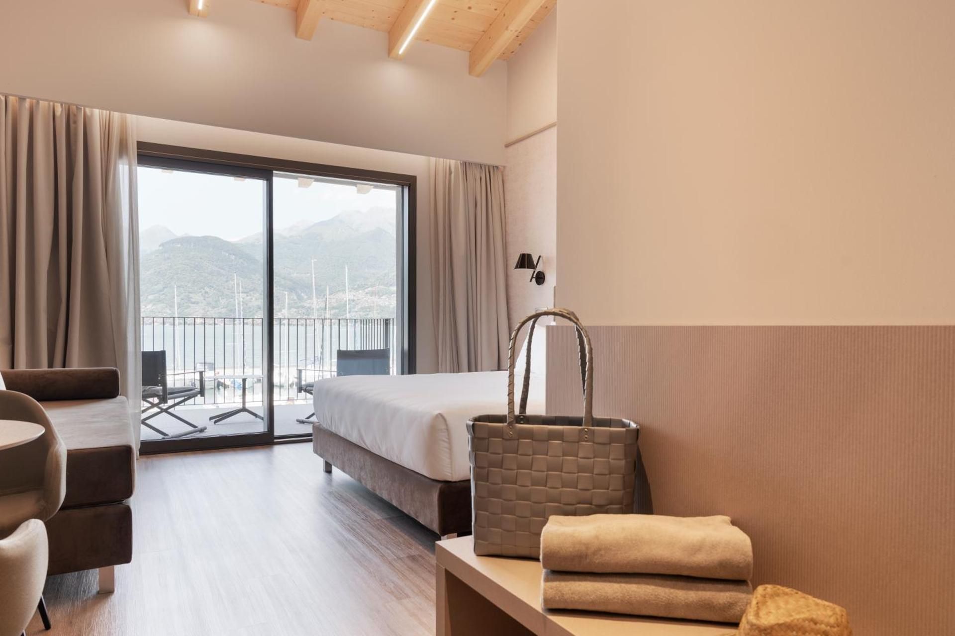 Superior Room with Lake View