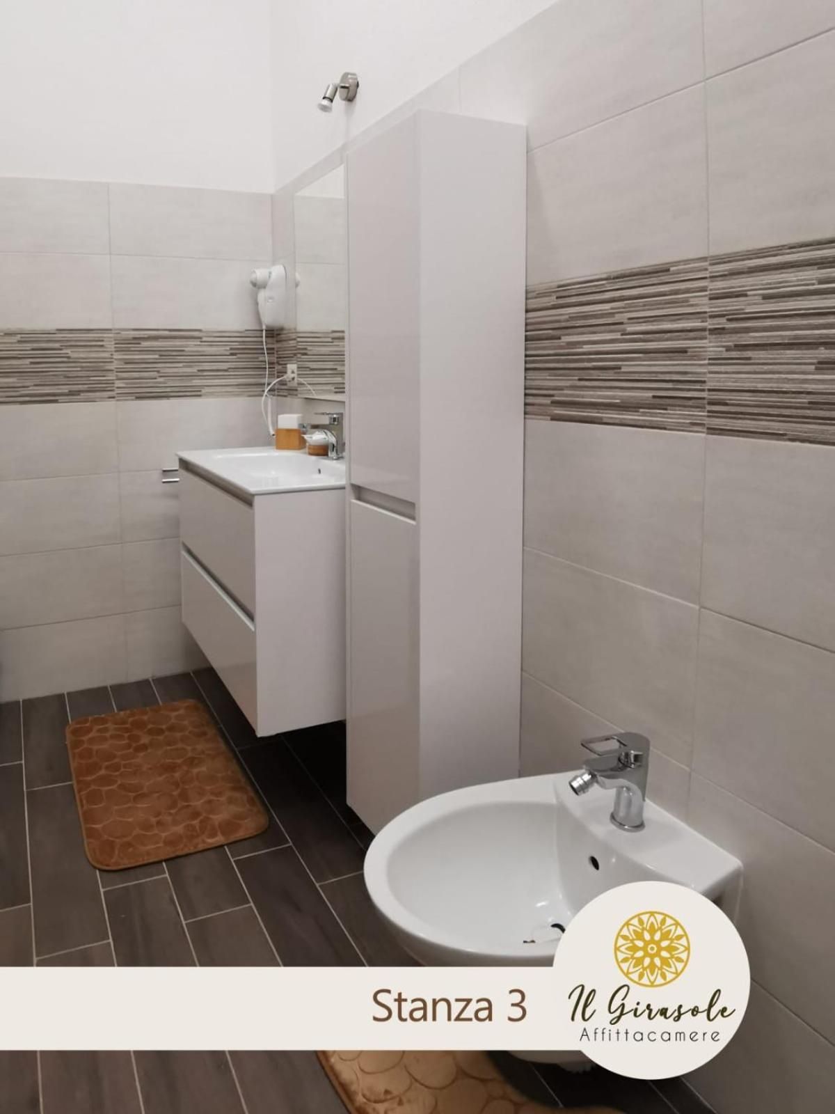Deluxe Double Room with Shower