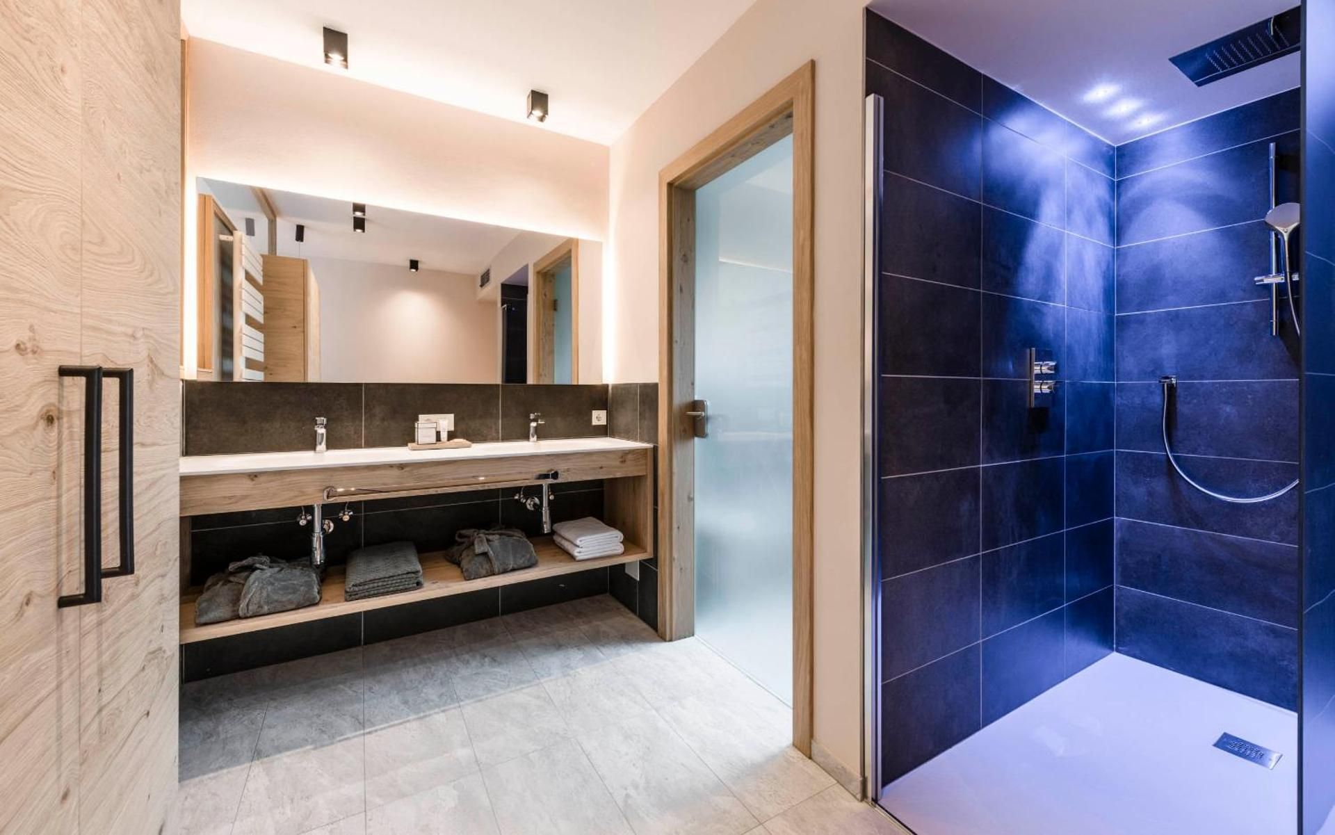 Deluxe King Suite