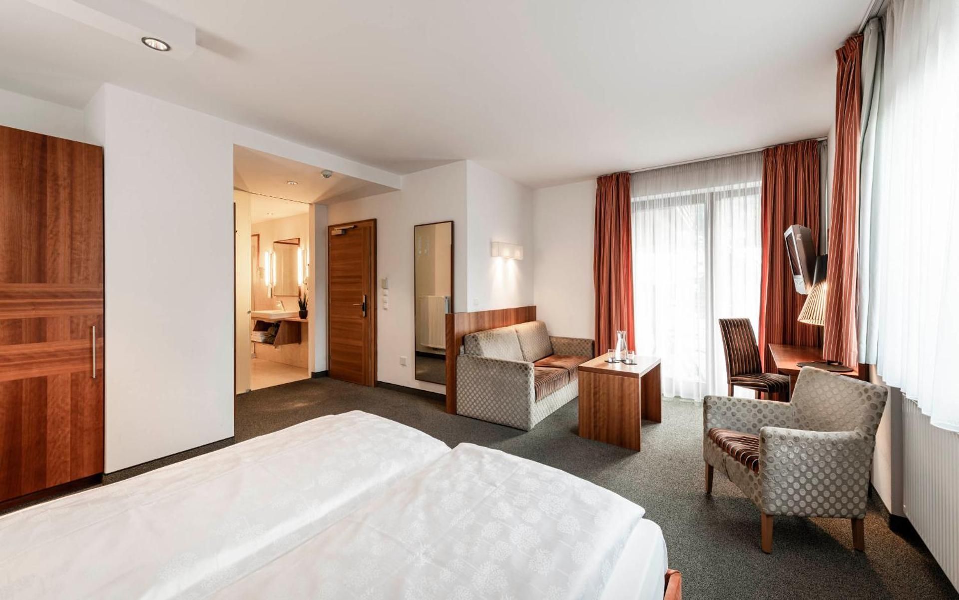 Deluxe Double or Twin Room with Balcony