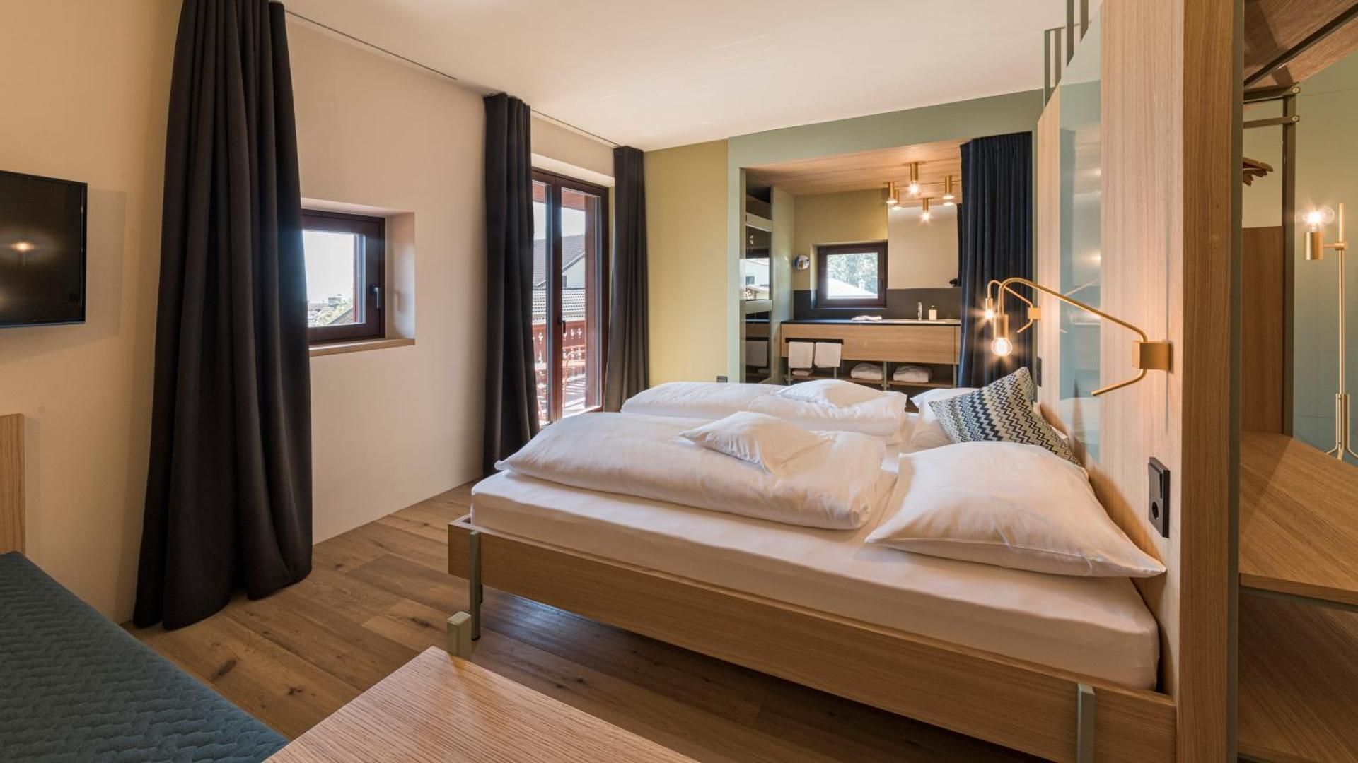 Deluxe Double Room with Extra Bed