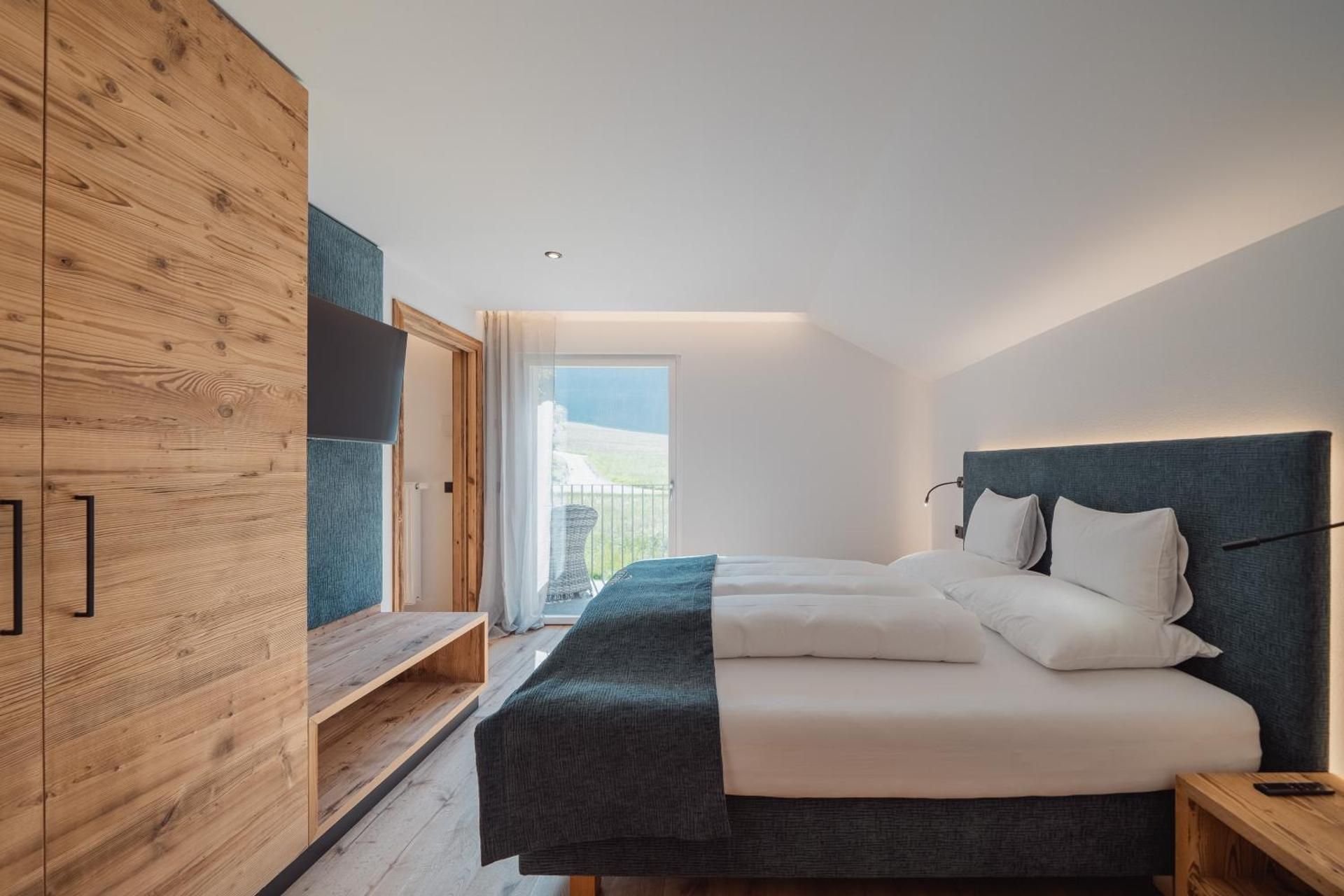 Superior One-Bedroom Apartment with Balcony