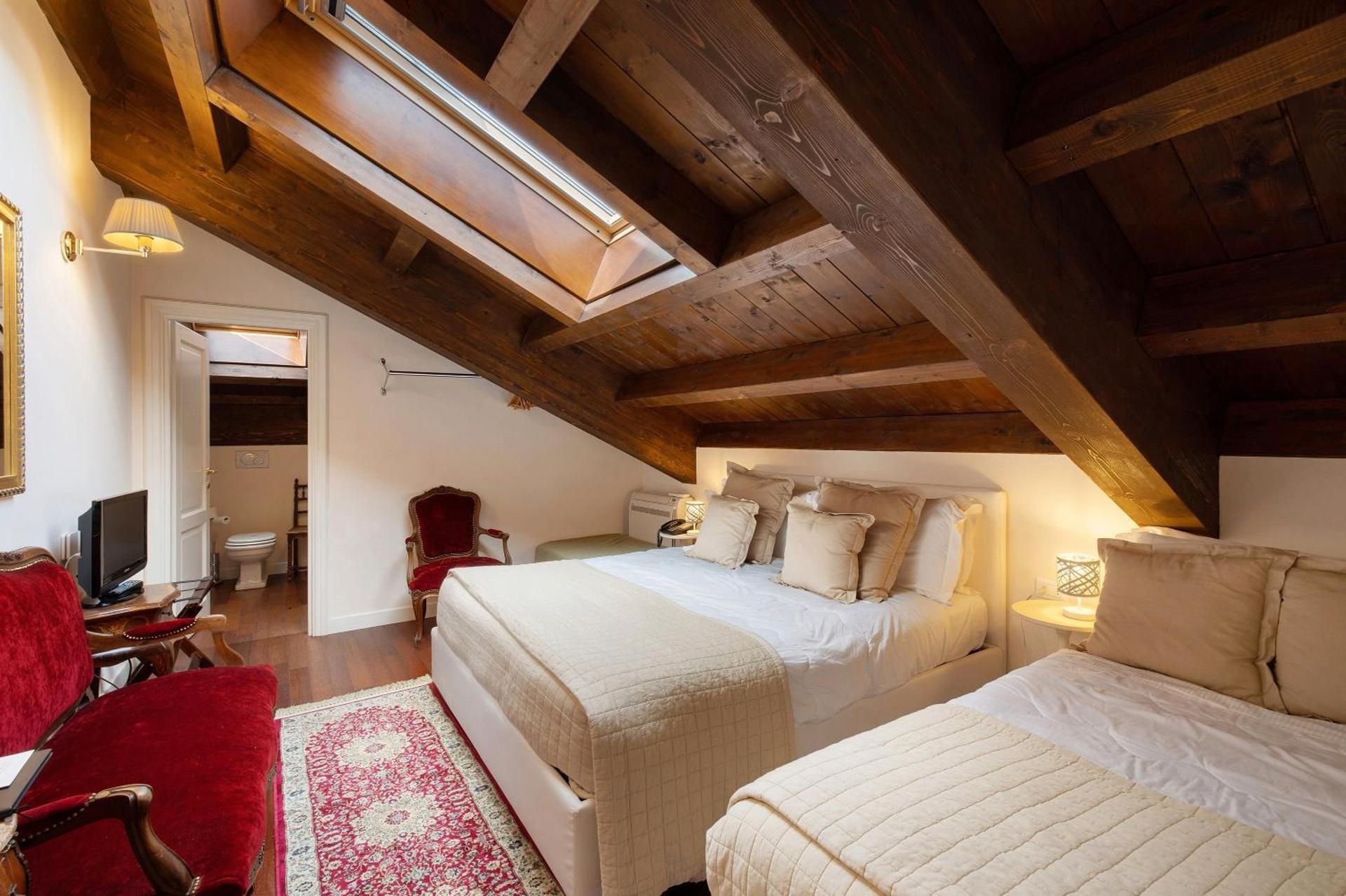 Standard Queen Room