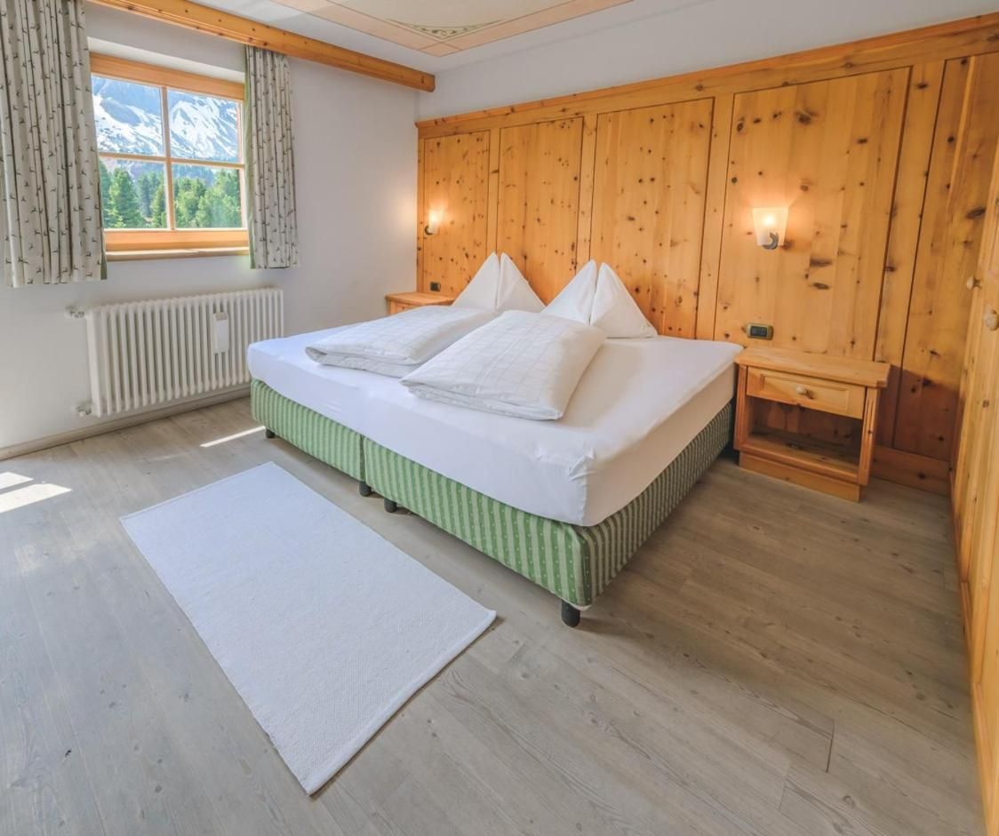 Double or Twin Room with Mountain View