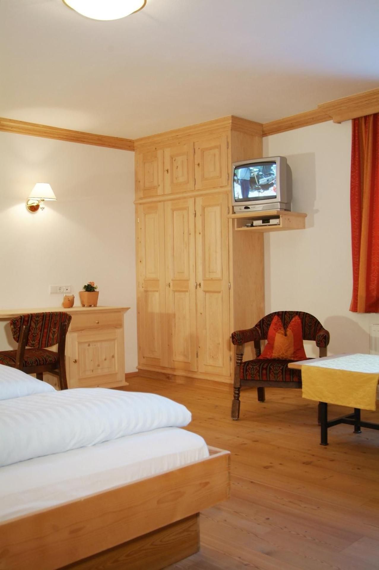 Family Room (2 Adults + 2 Children)