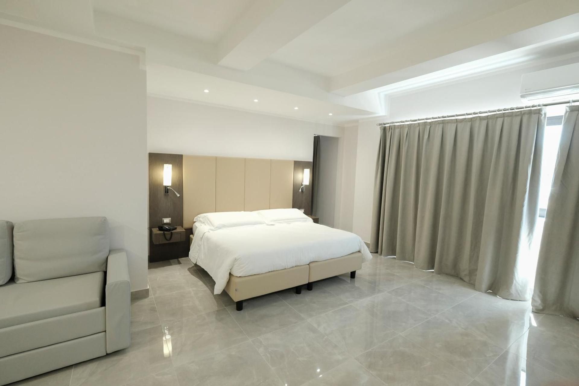 Standard King Room - Non-Smoking