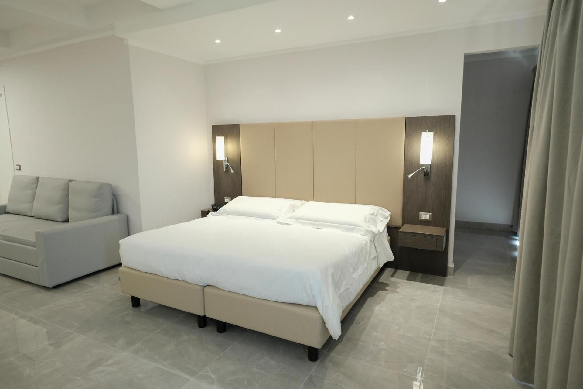 Standard King Room - Non-Smoking