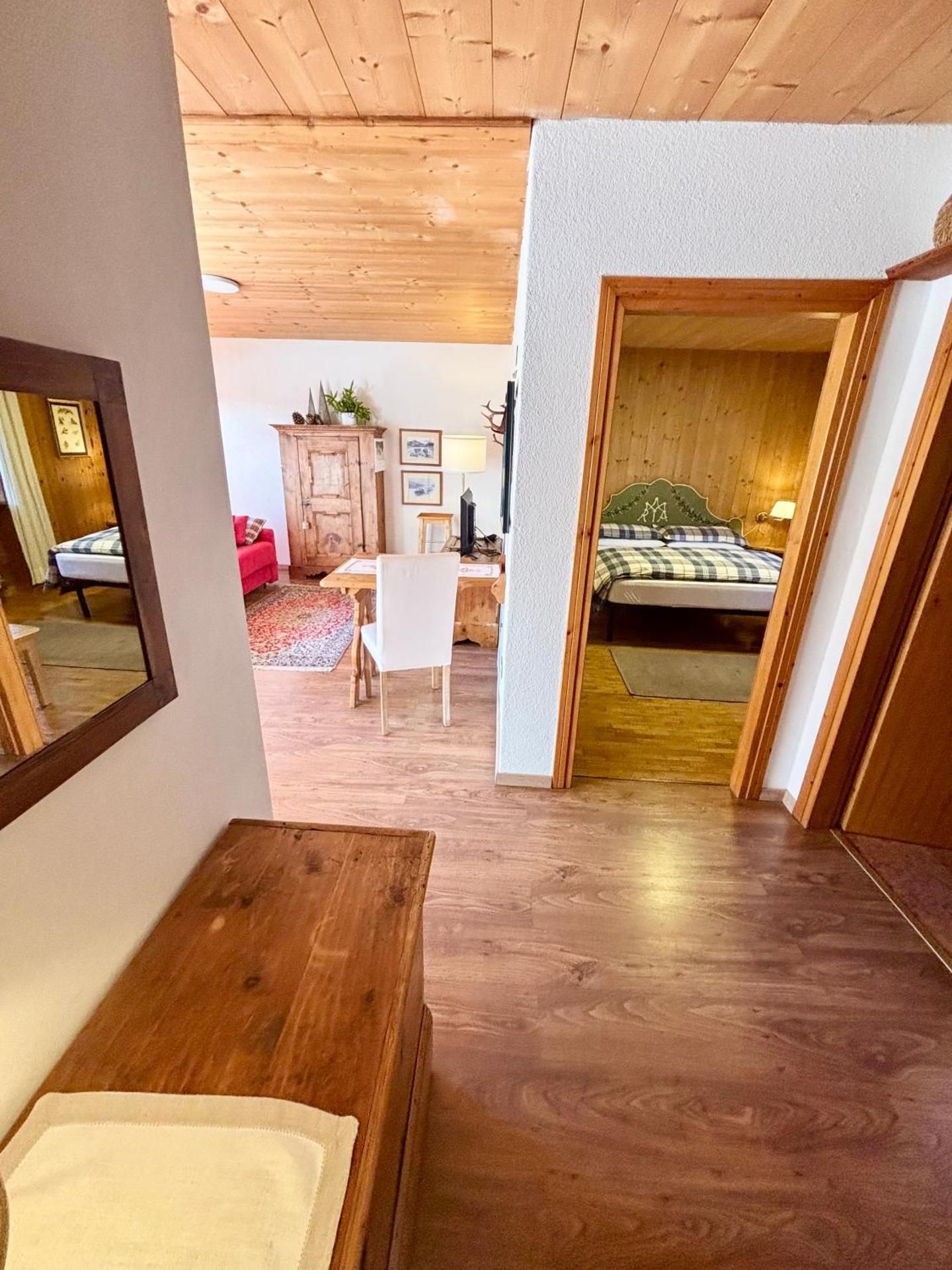 Apartment with Mountain View