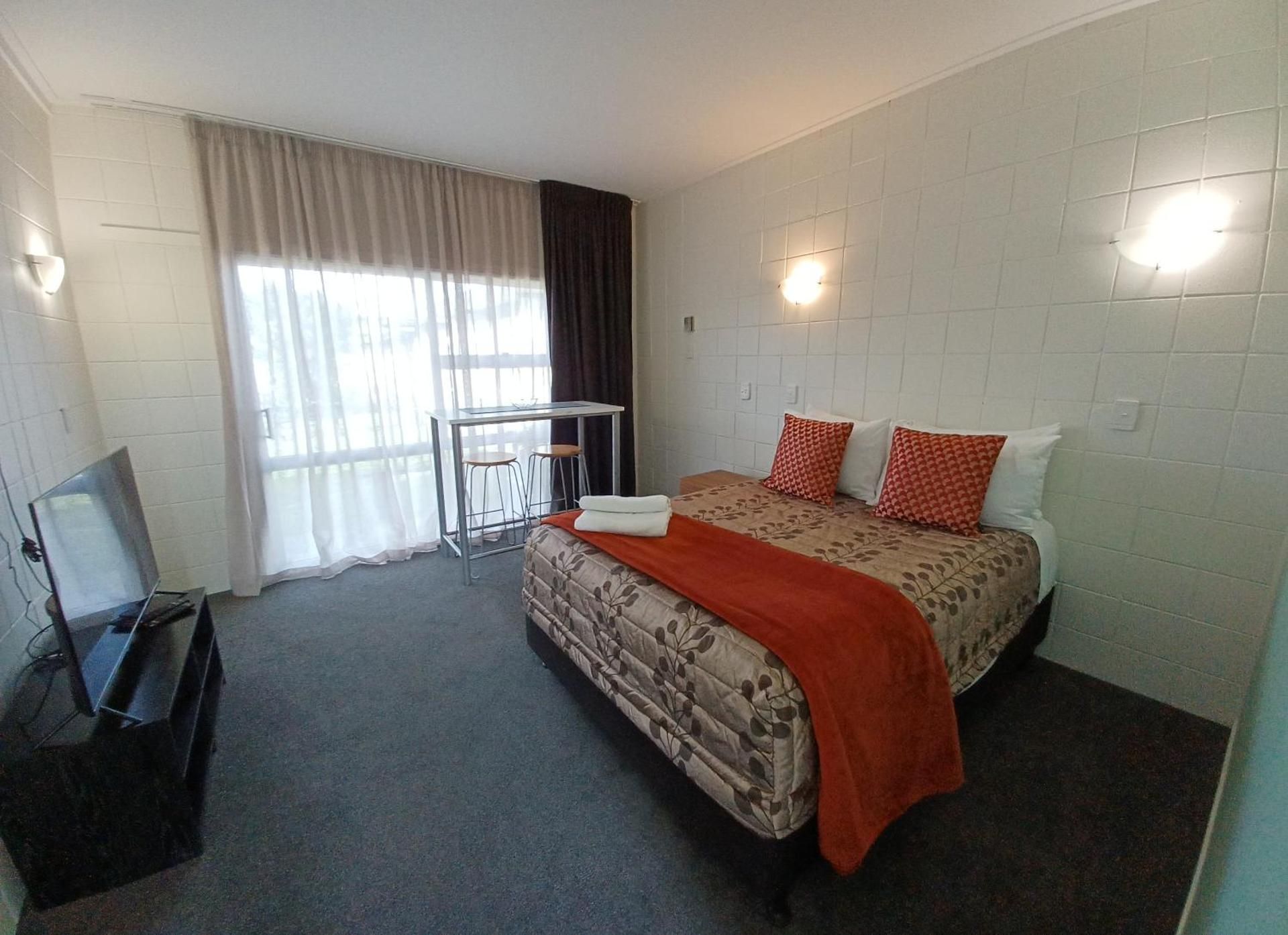 Budget Queen Room