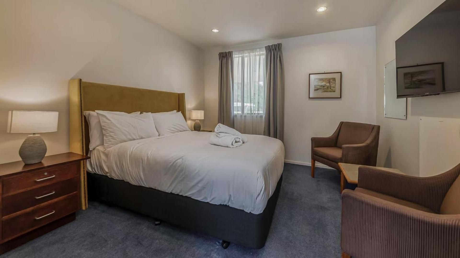 Deluxe Queen Room