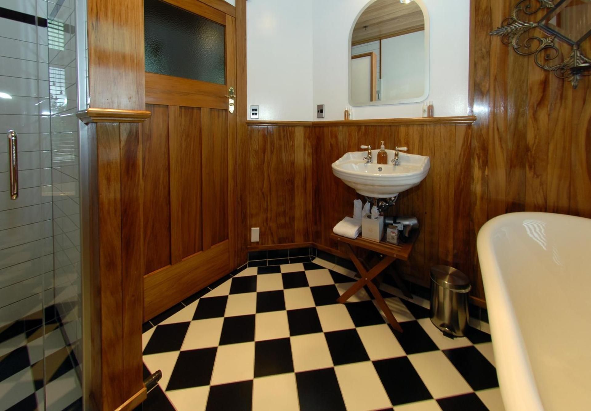 Deluxe King Suite