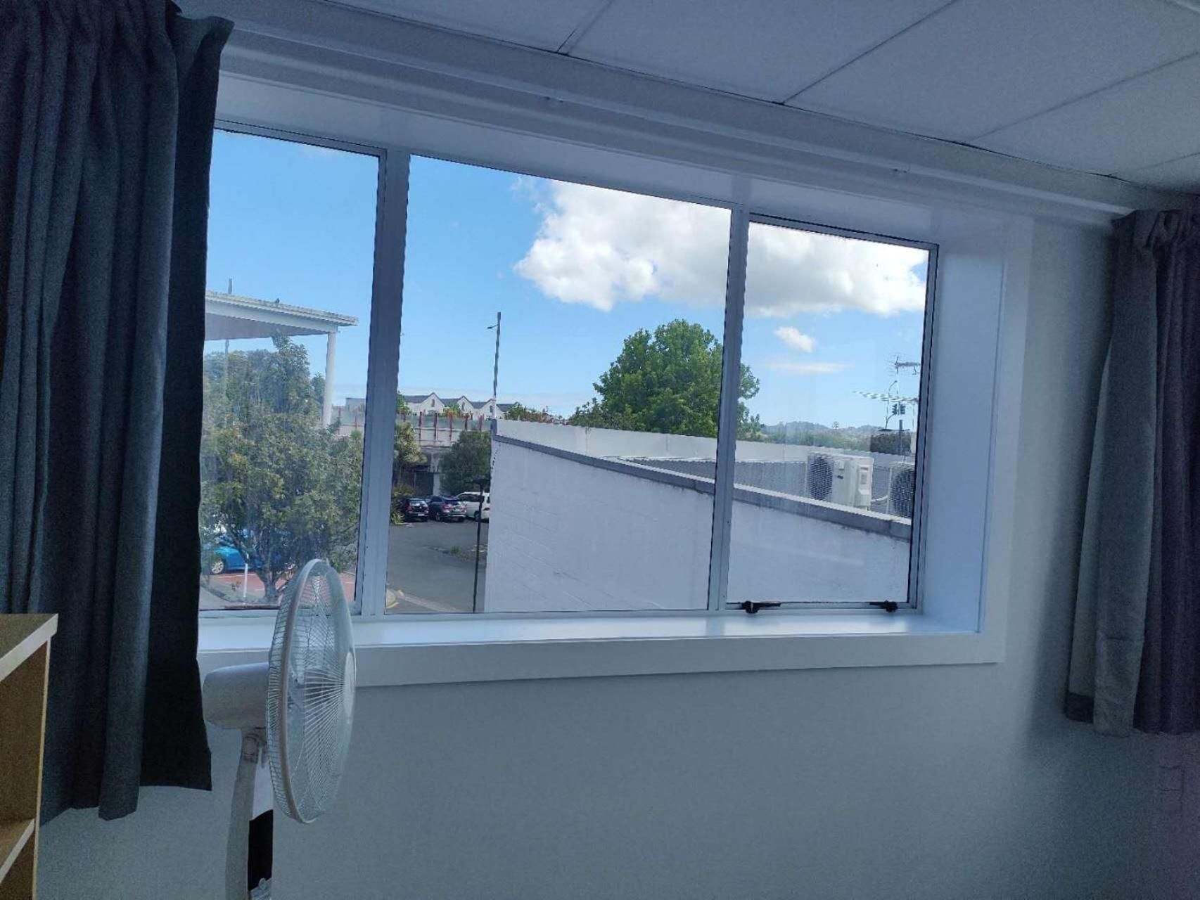 1 Double, 1 Single, 2 Sofa Beds Apartment