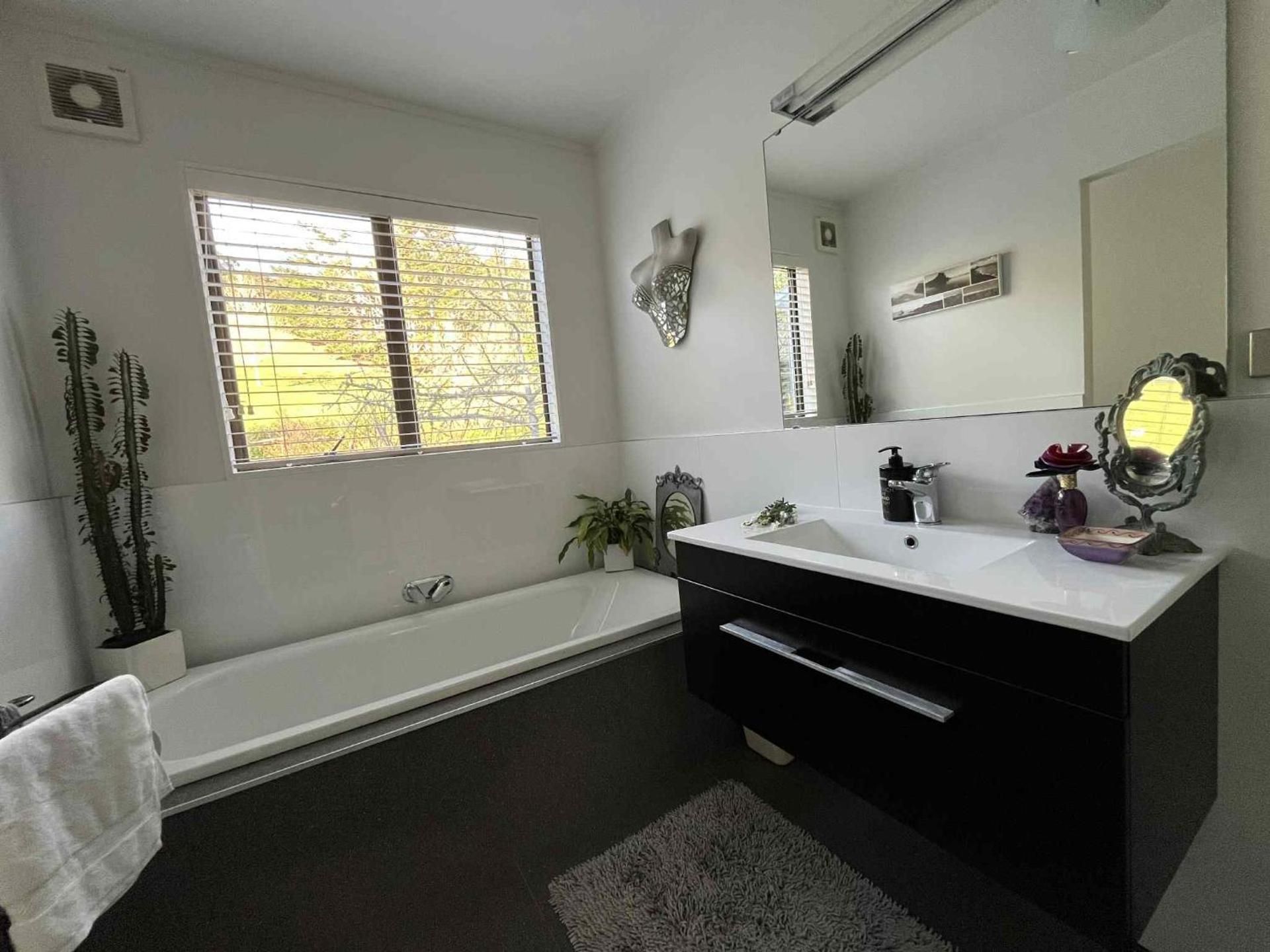 Rose Cottage Double Room with Garden View 2