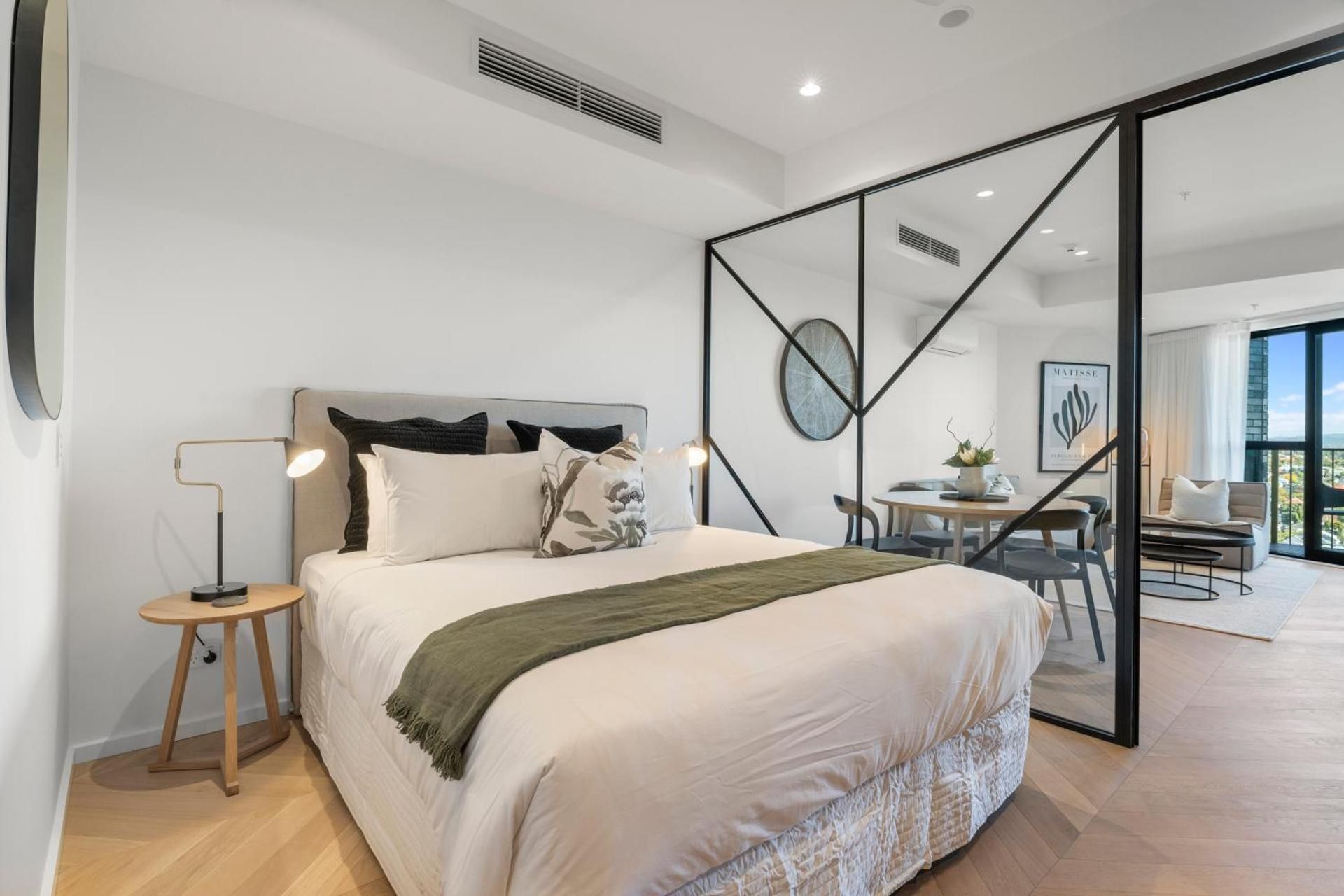 One Bedroom Open Plan Apartment with Parking