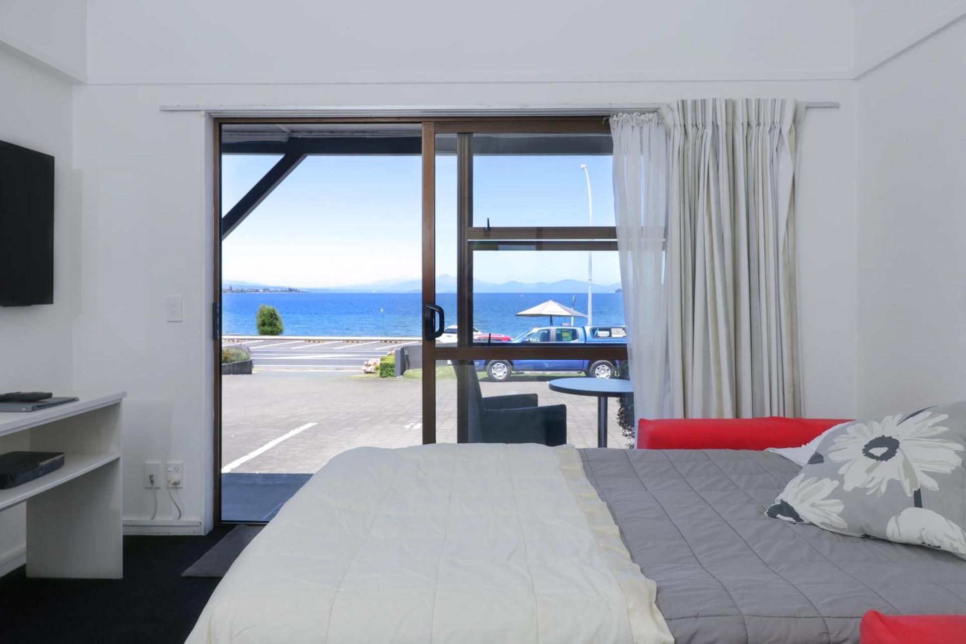 Superior One Bedroom Suite with Lake View & Private Hot Pool