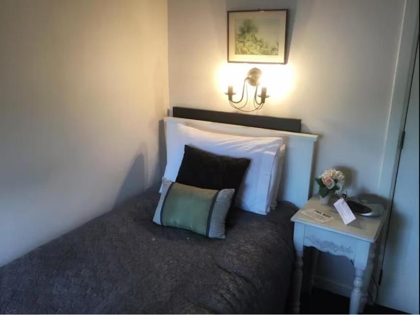 Single Room with Shared Bathroom