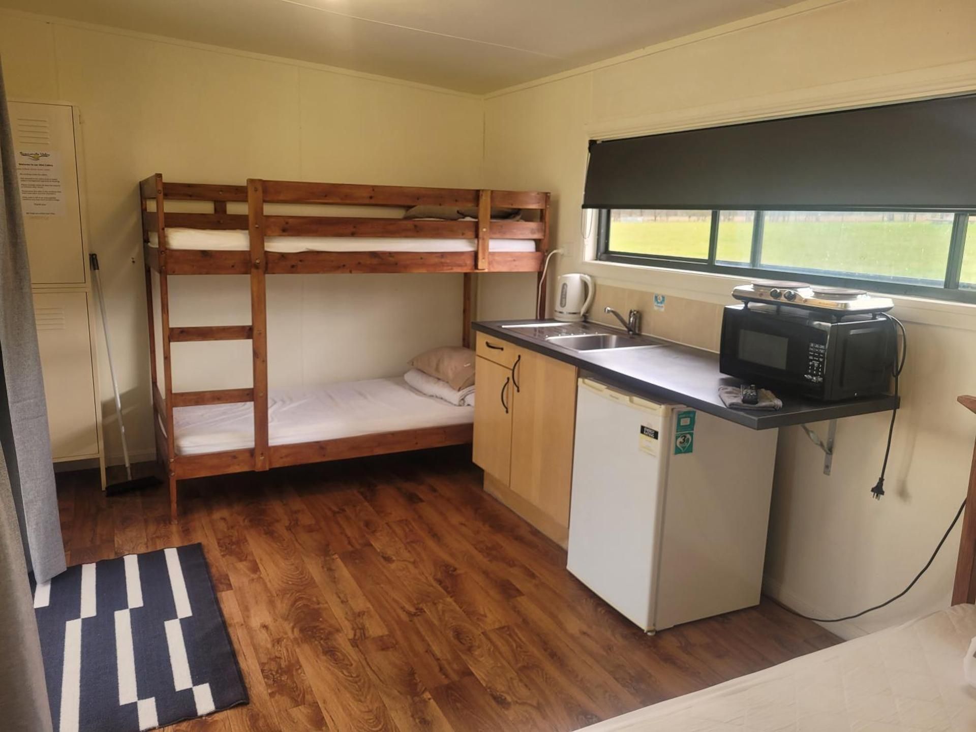 Non-Ensuite Wood Cabins (Bunk and Queen Beds)