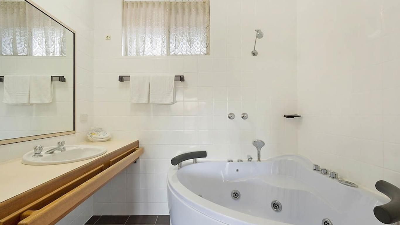 King Room with Spa Bath