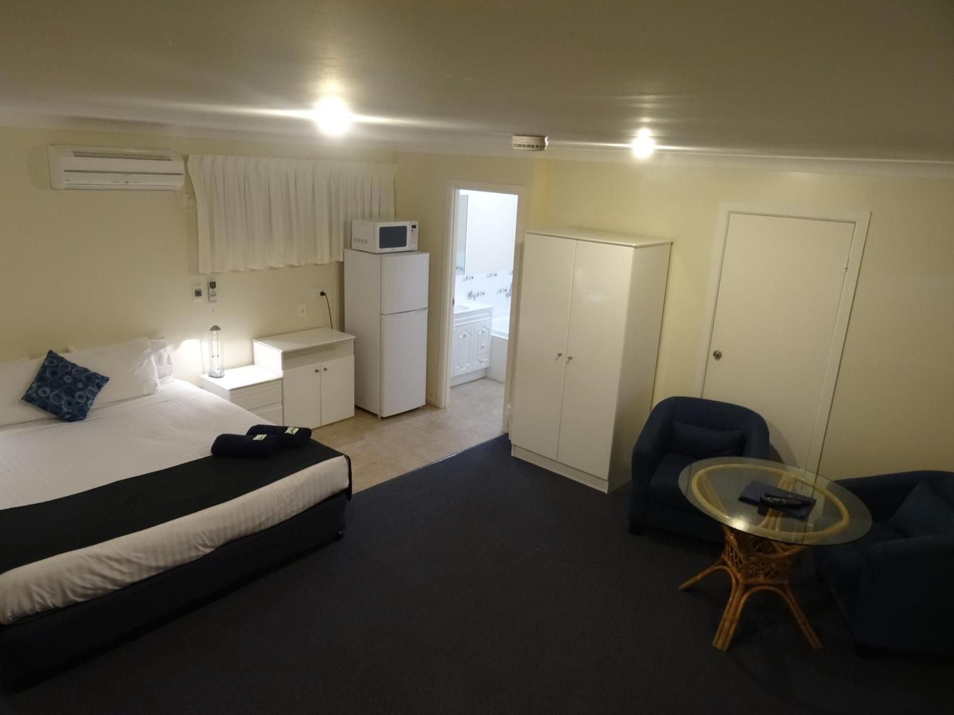 Chinderah Motel Deluxe Suite with Spa Bath