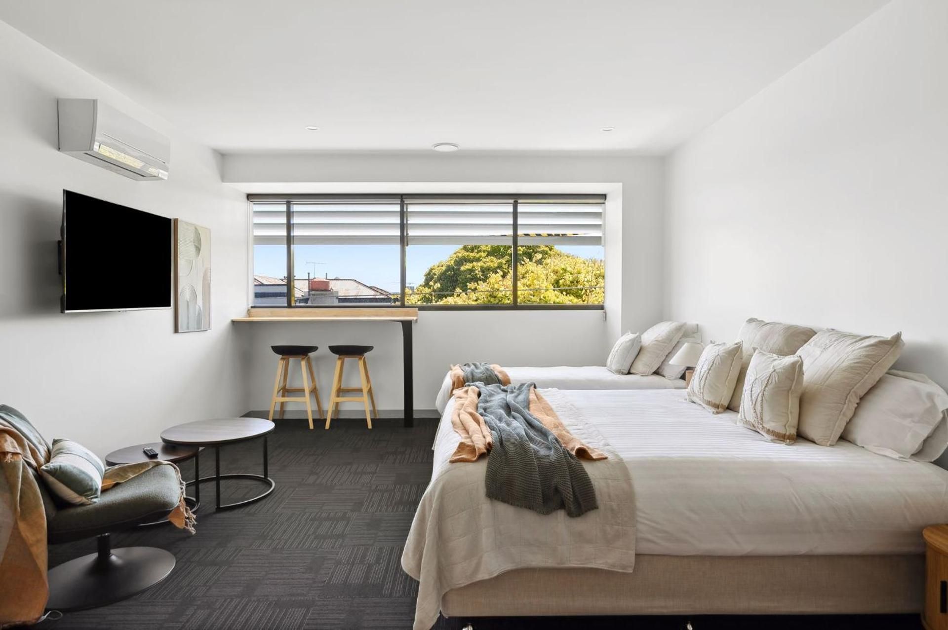 Triple Room with City View