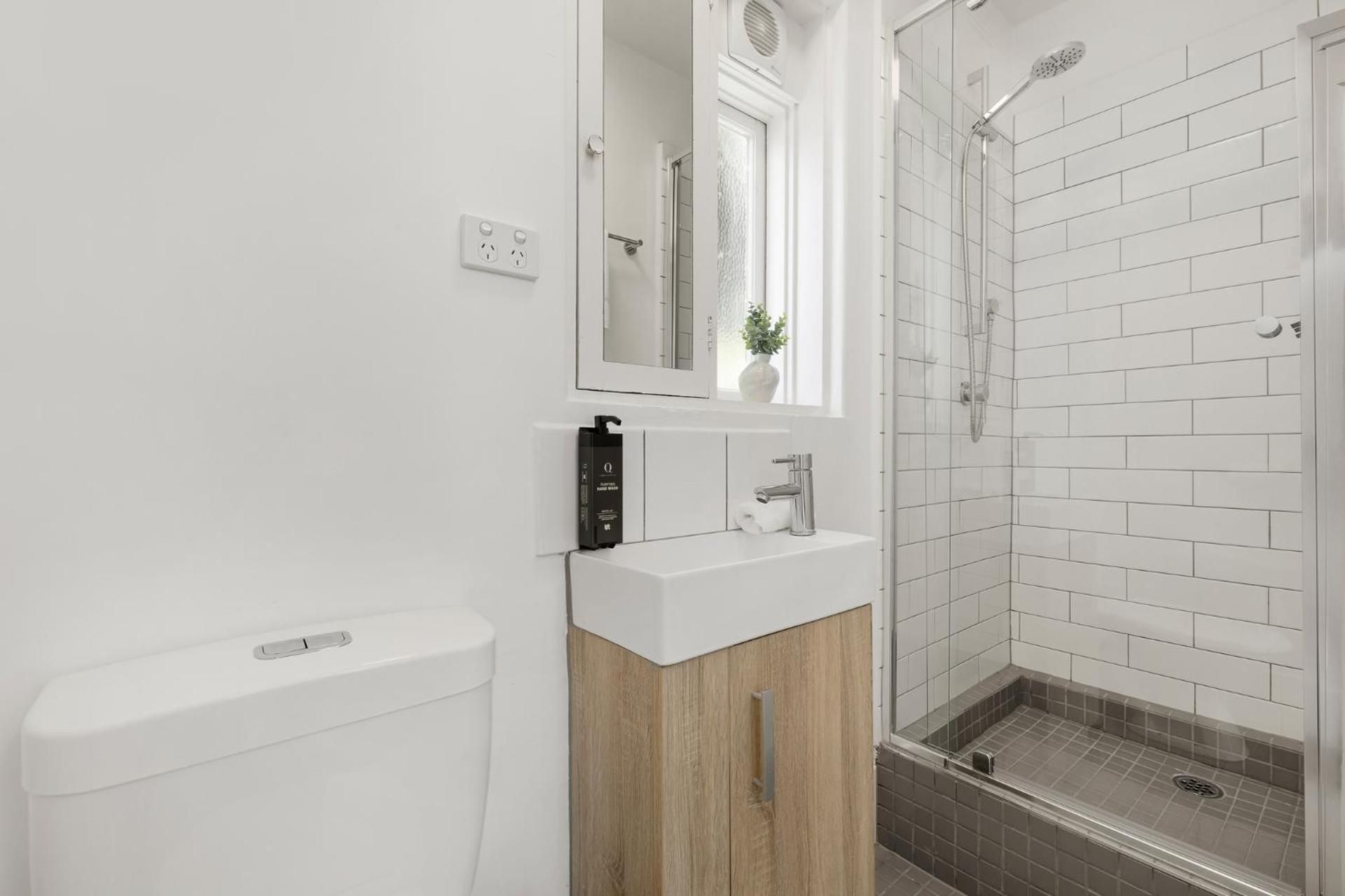 One Bedroom Apartment With Parking