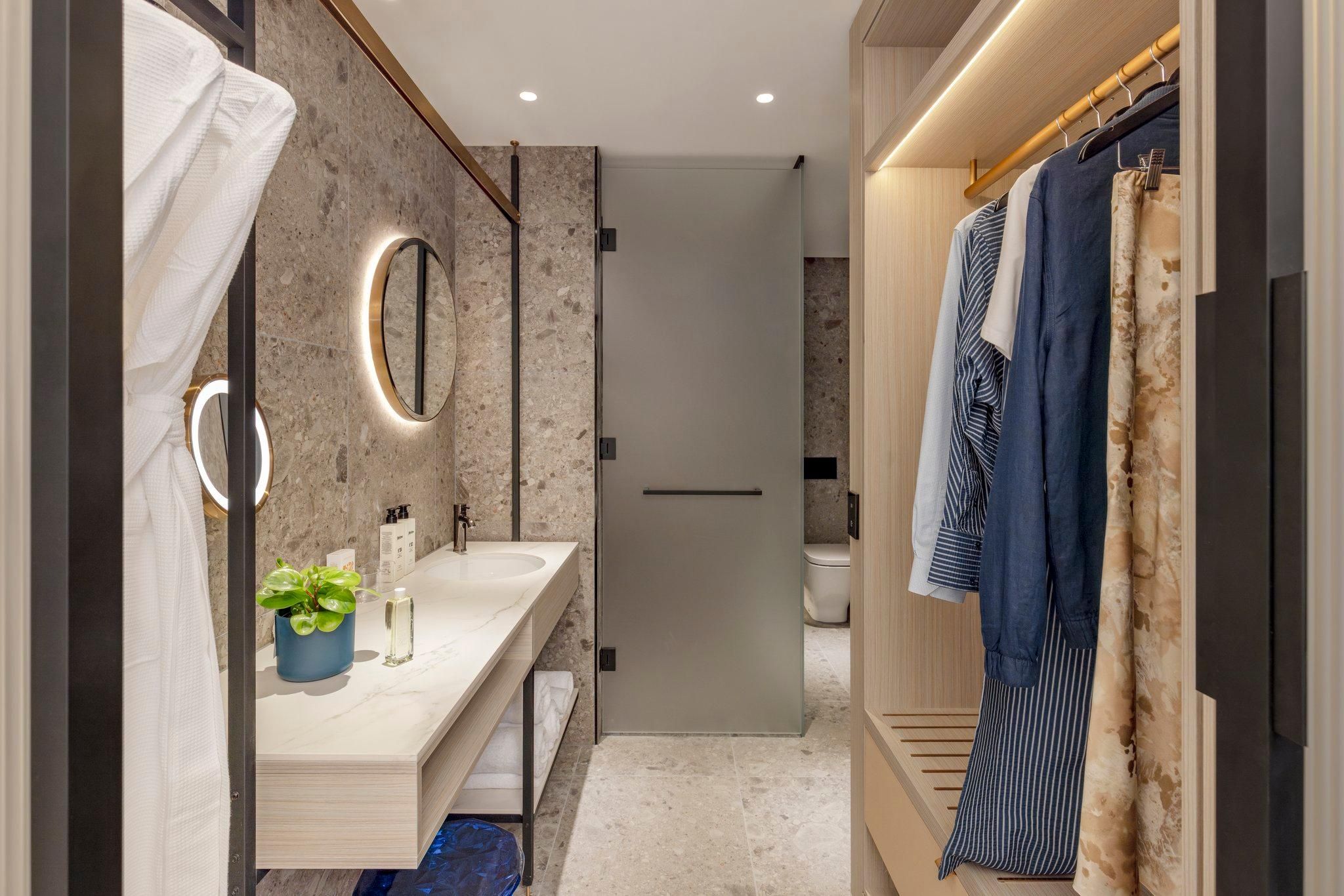 1 King Standard Courtyard View