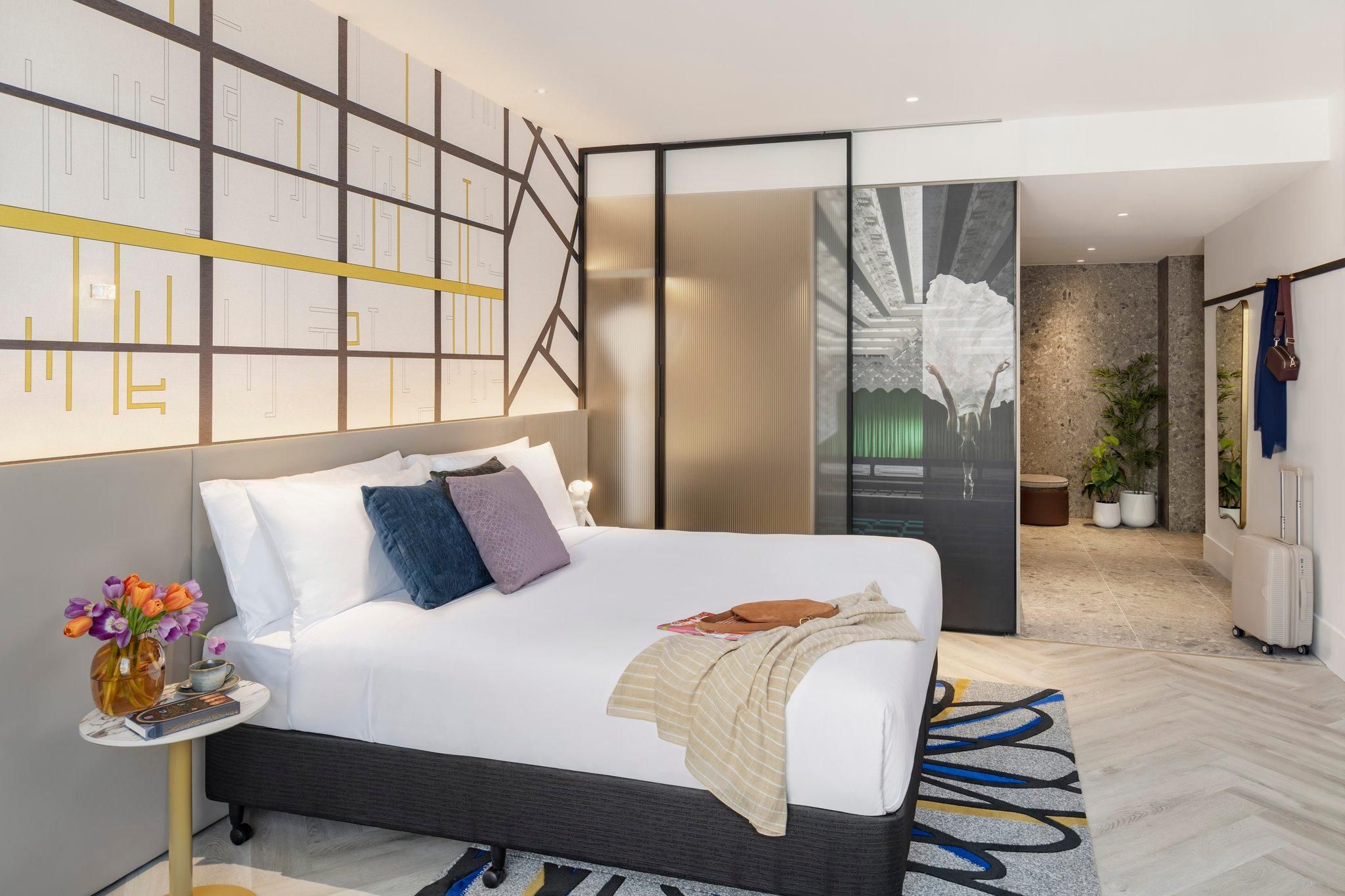 1 King Suite City View Balcony