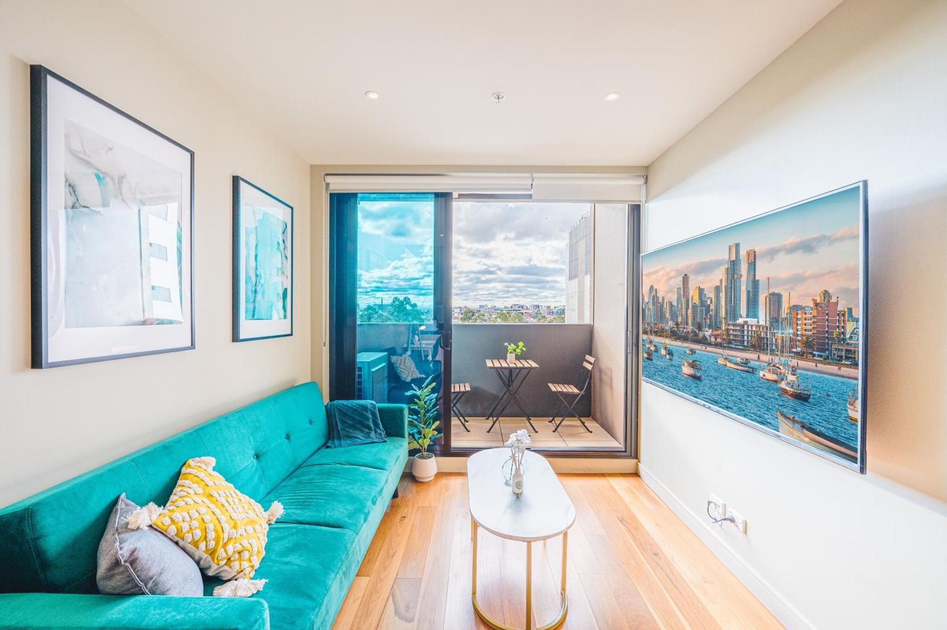 DELUXE APARTMENT