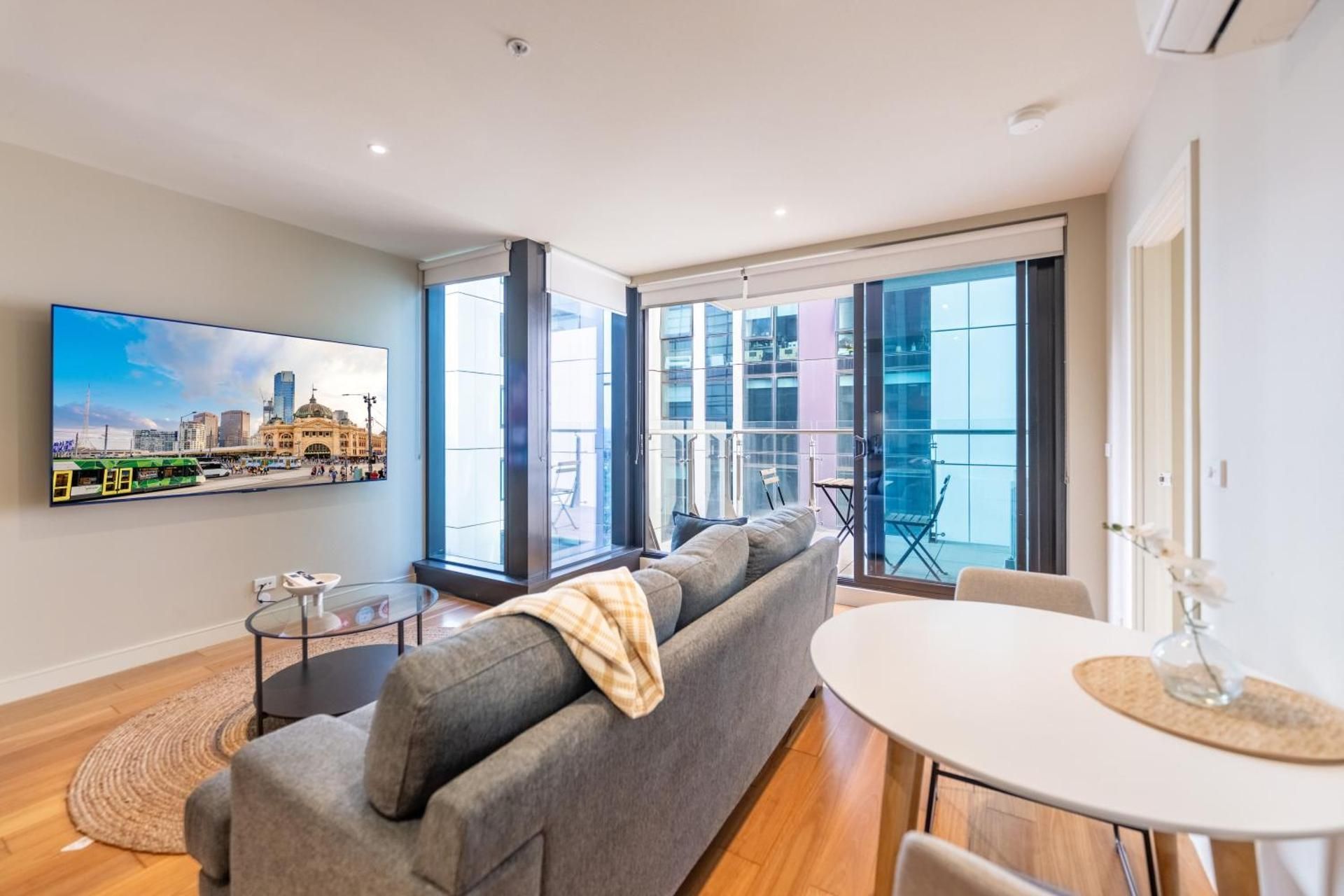 Deluxe One-Bedroom Apartment