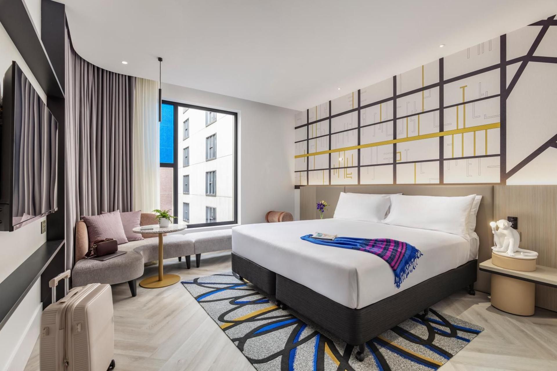 Standard King Room with Courtyard View