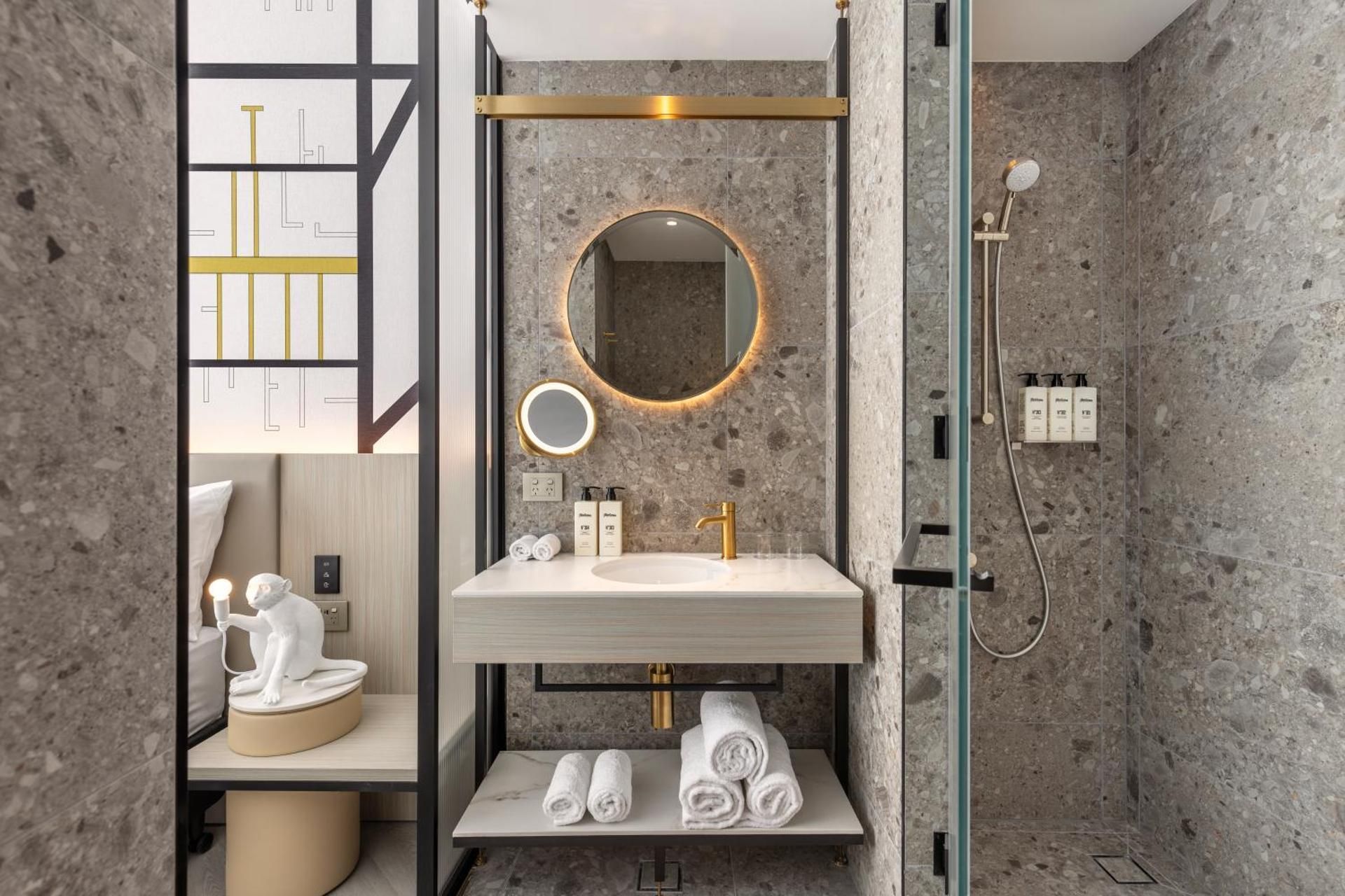 Standard King Room with City View