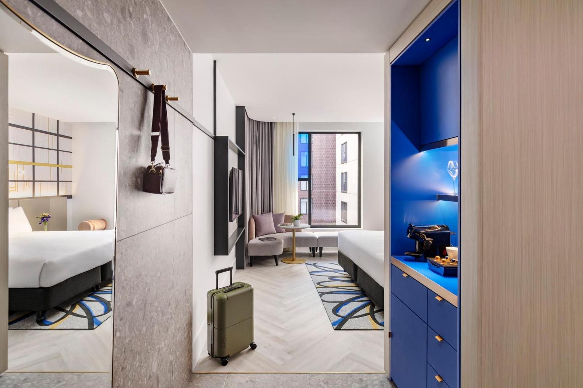 Standard King Room with Courtyard View