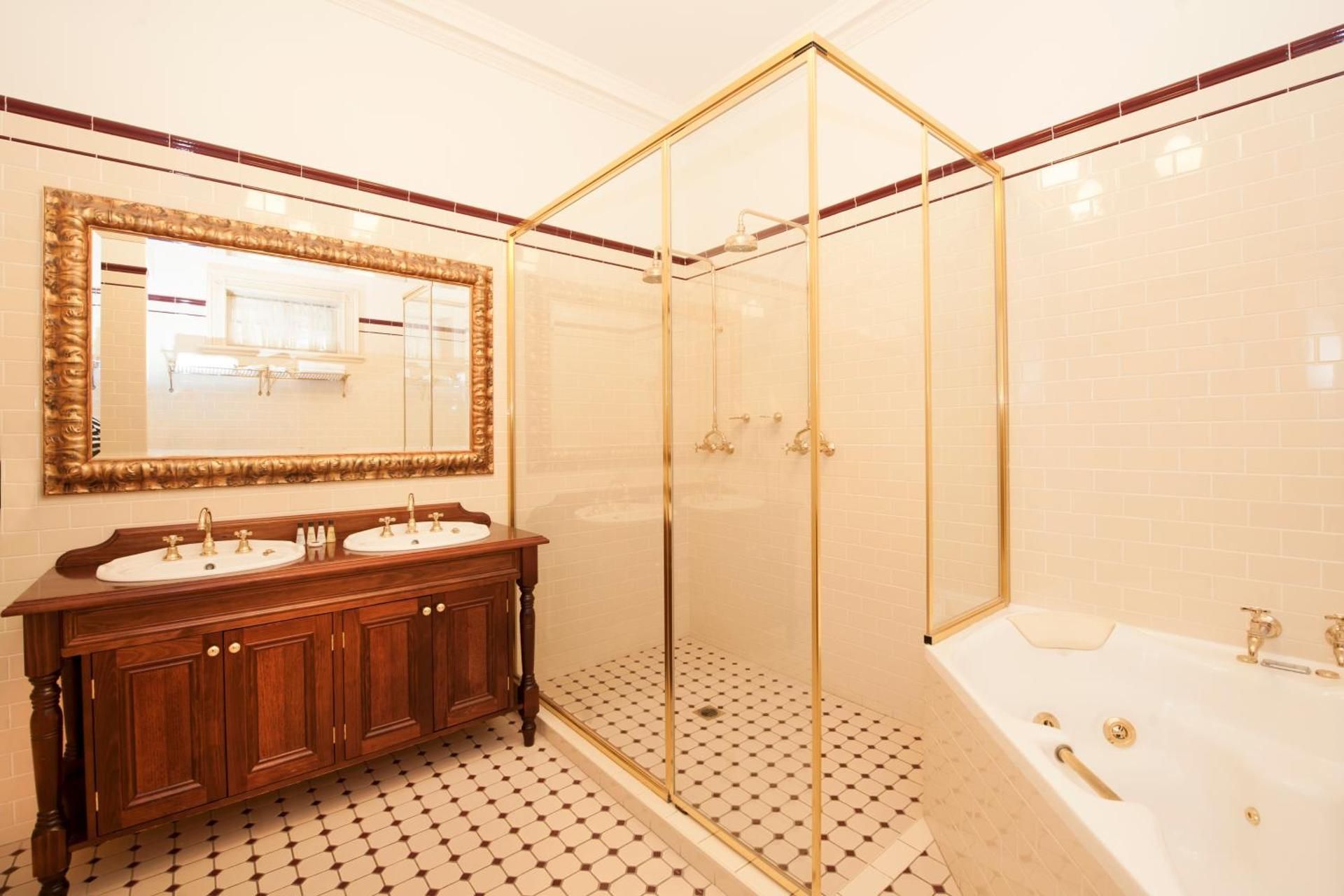2 Bedroom Deluxe Suite
