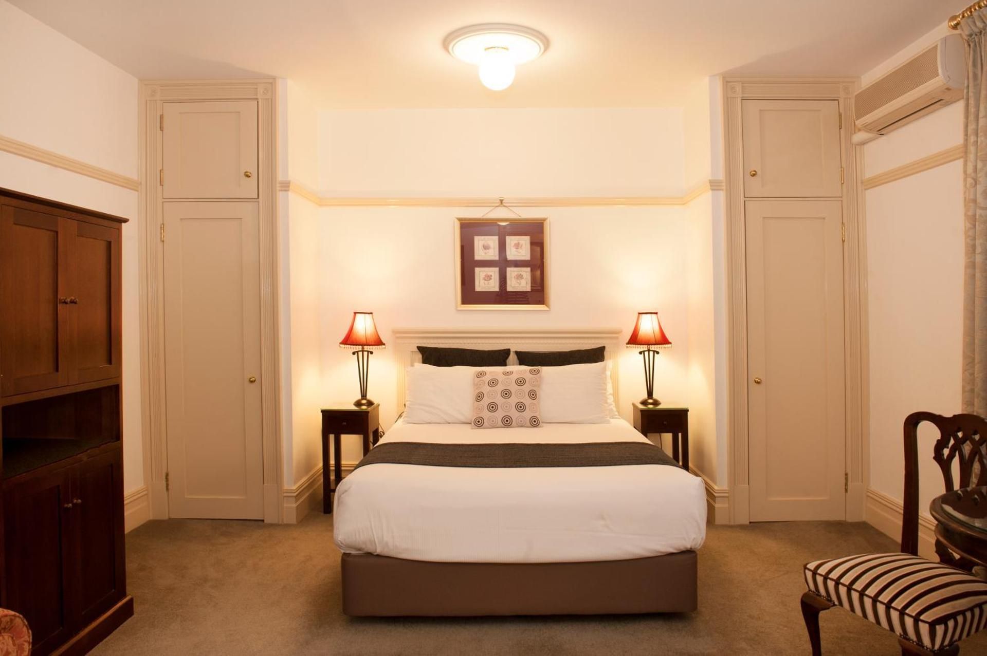 Queen Accessible Room