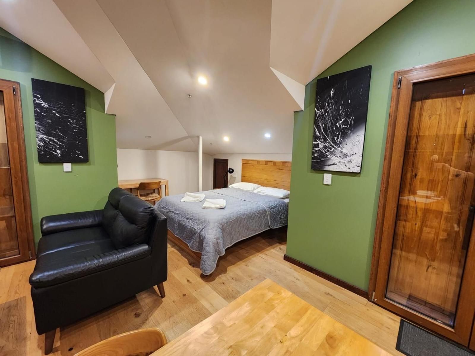 Deluxe Queen Studio